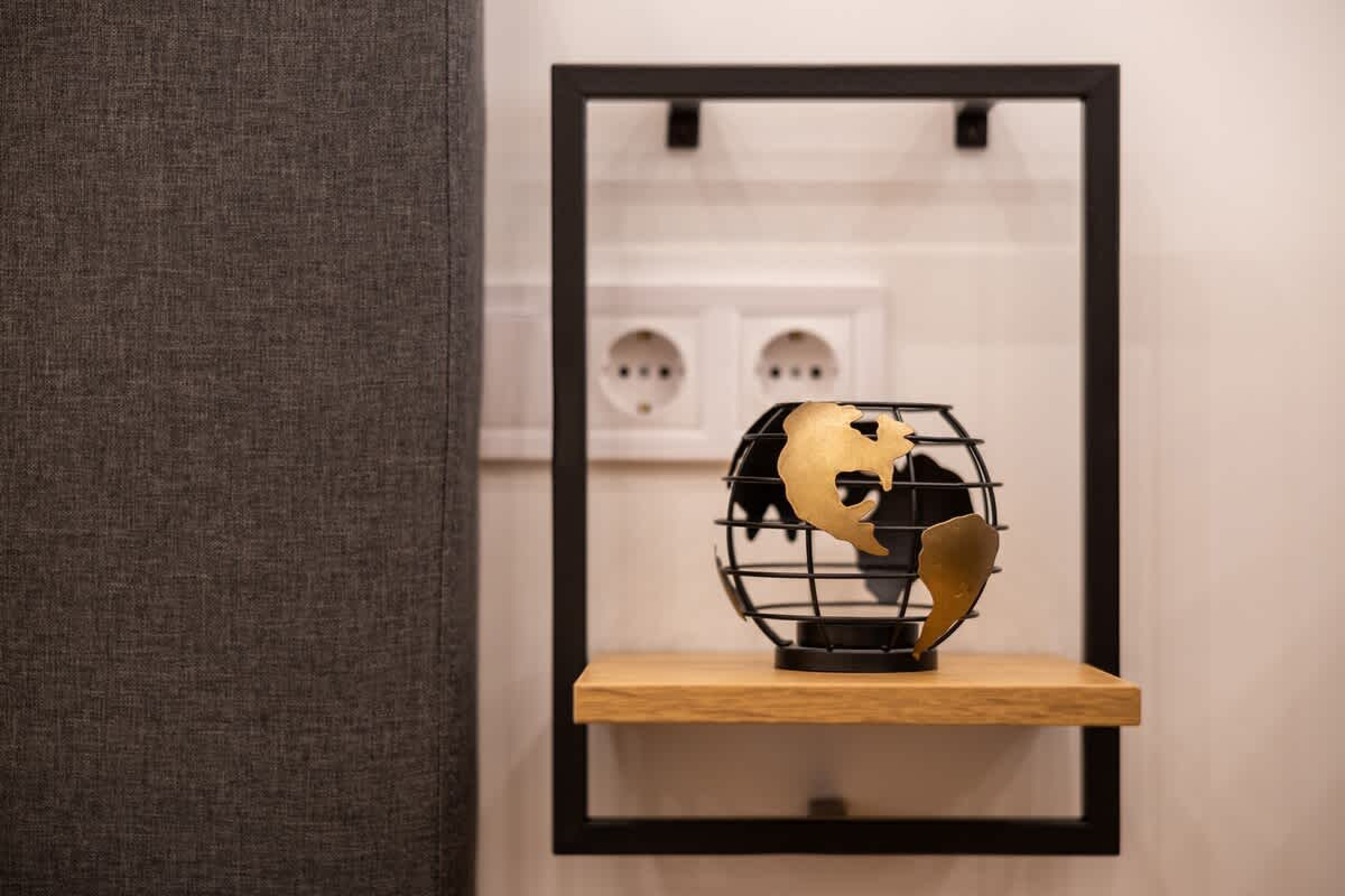 Scoutaround White Logo