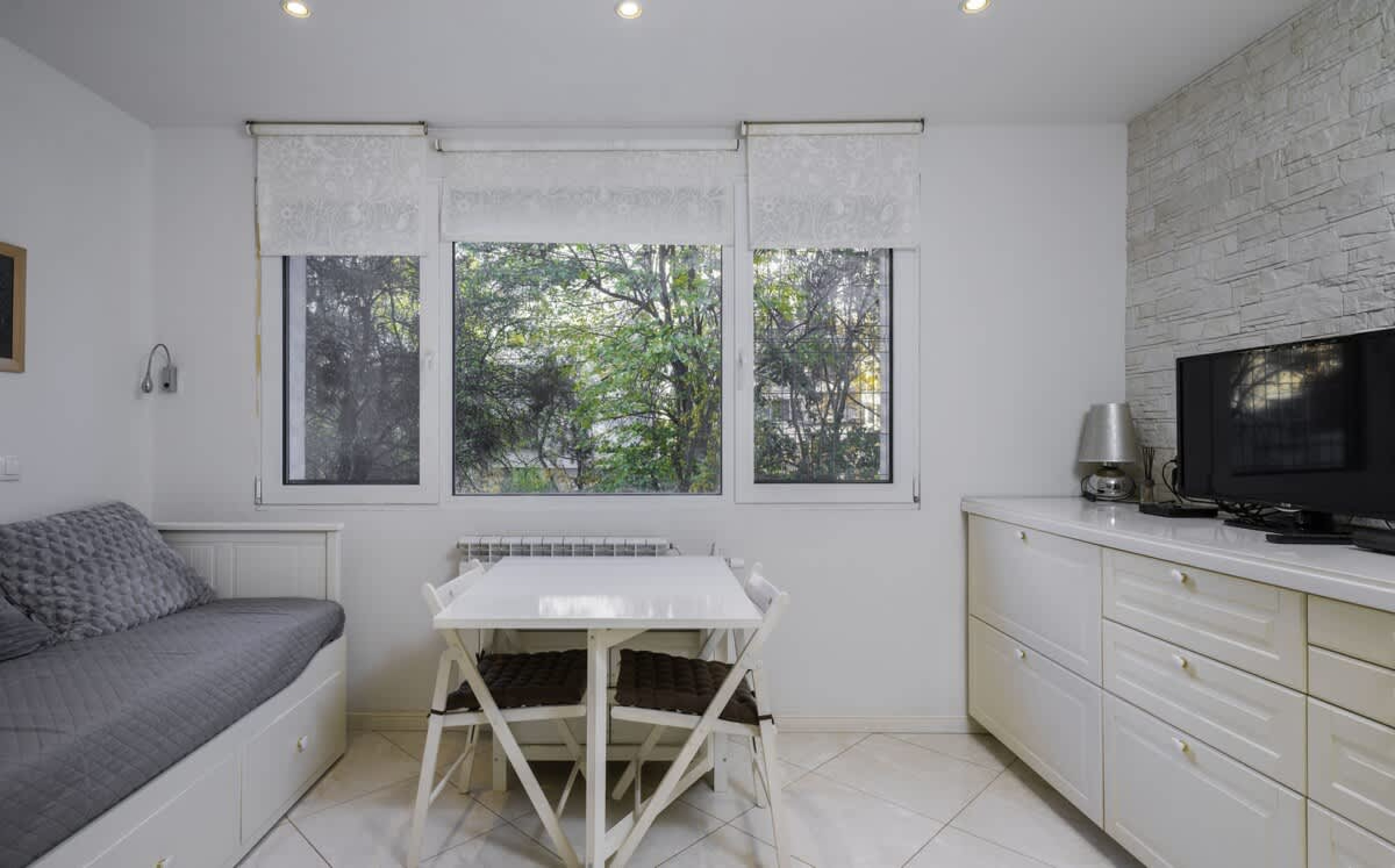 Scoutaround White Logo