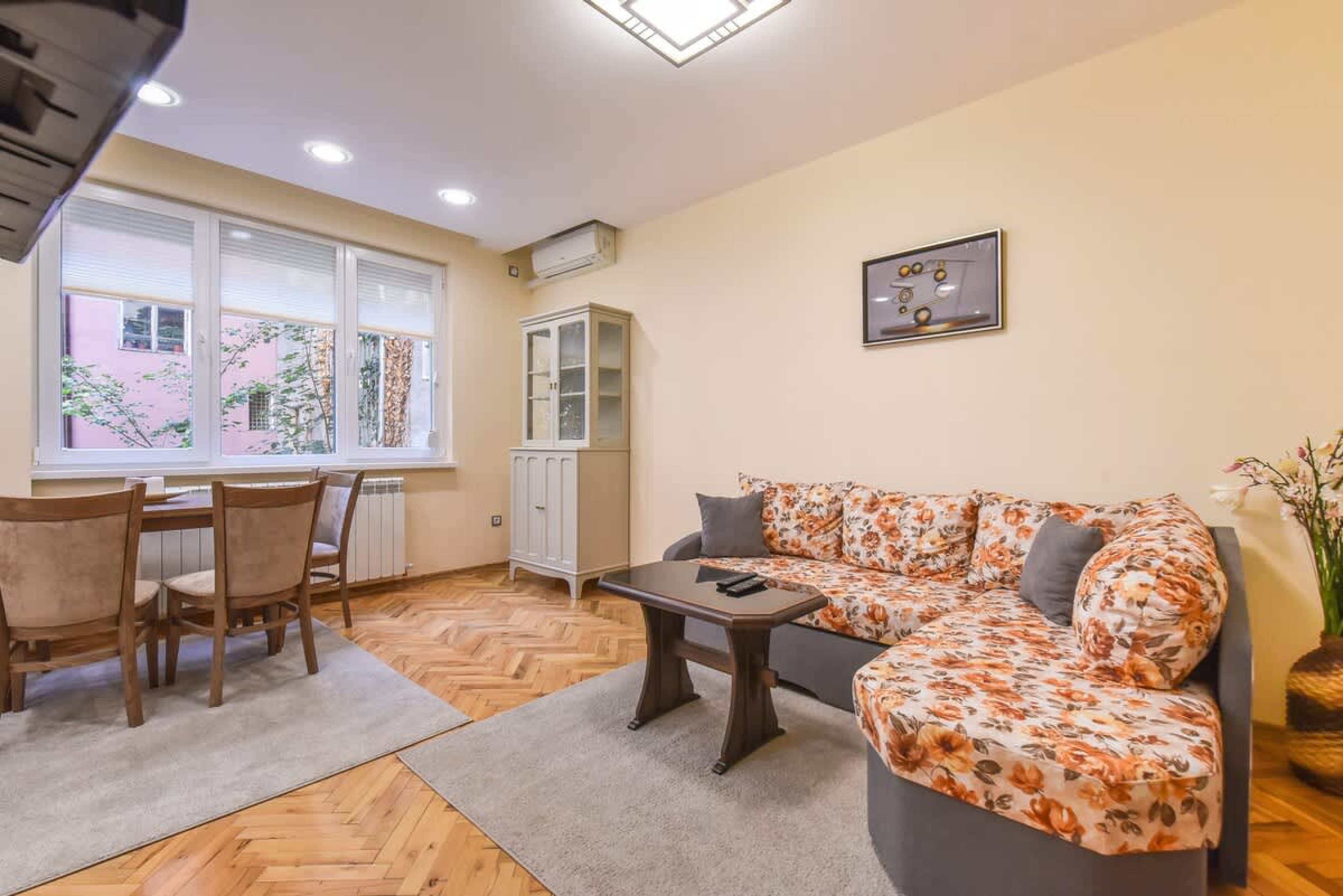 Scoutaround White Logo