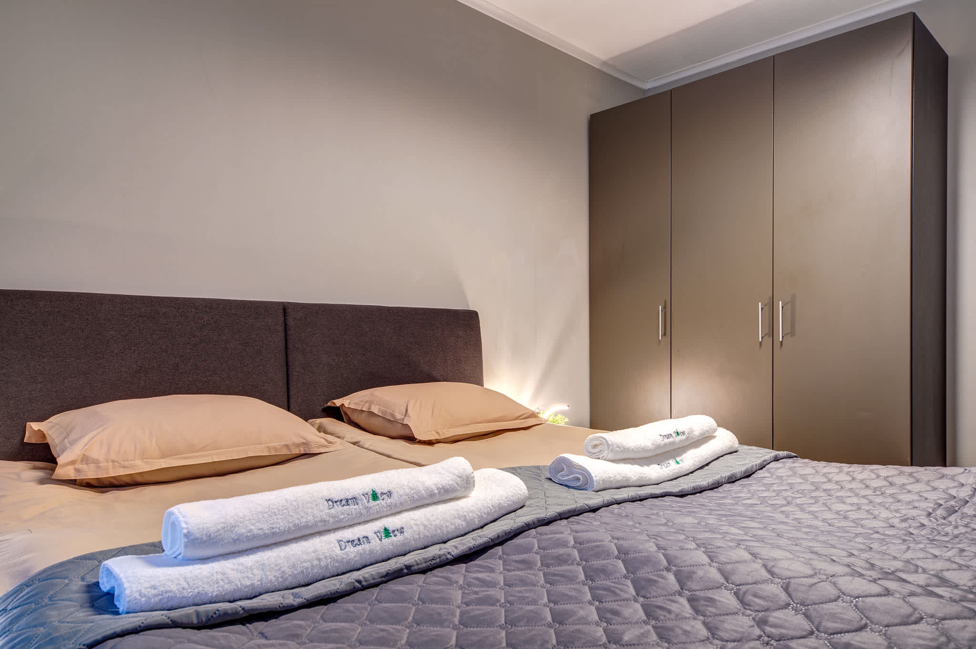 Scoutaround White Logo