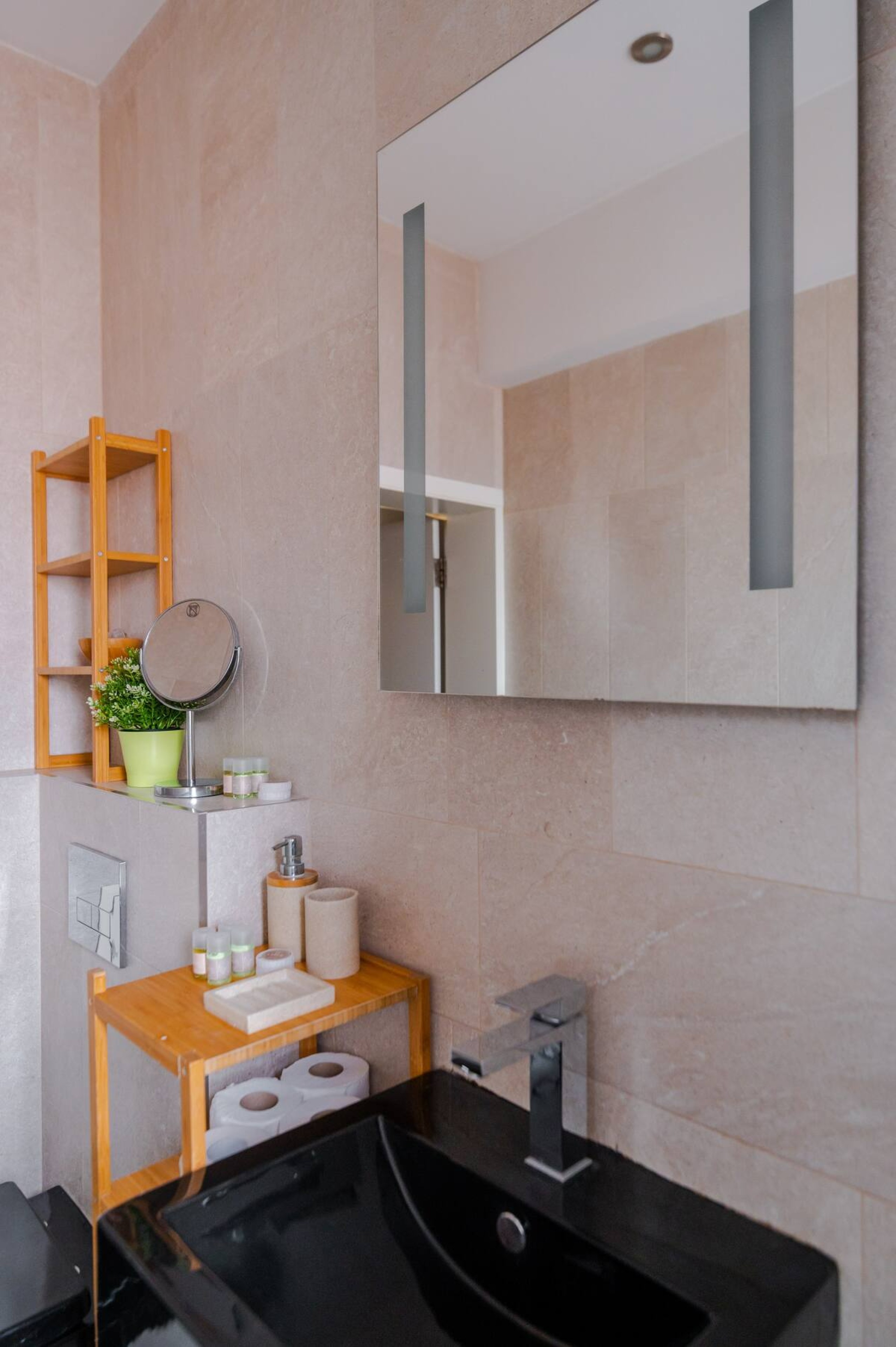 Scoutaround White Logo