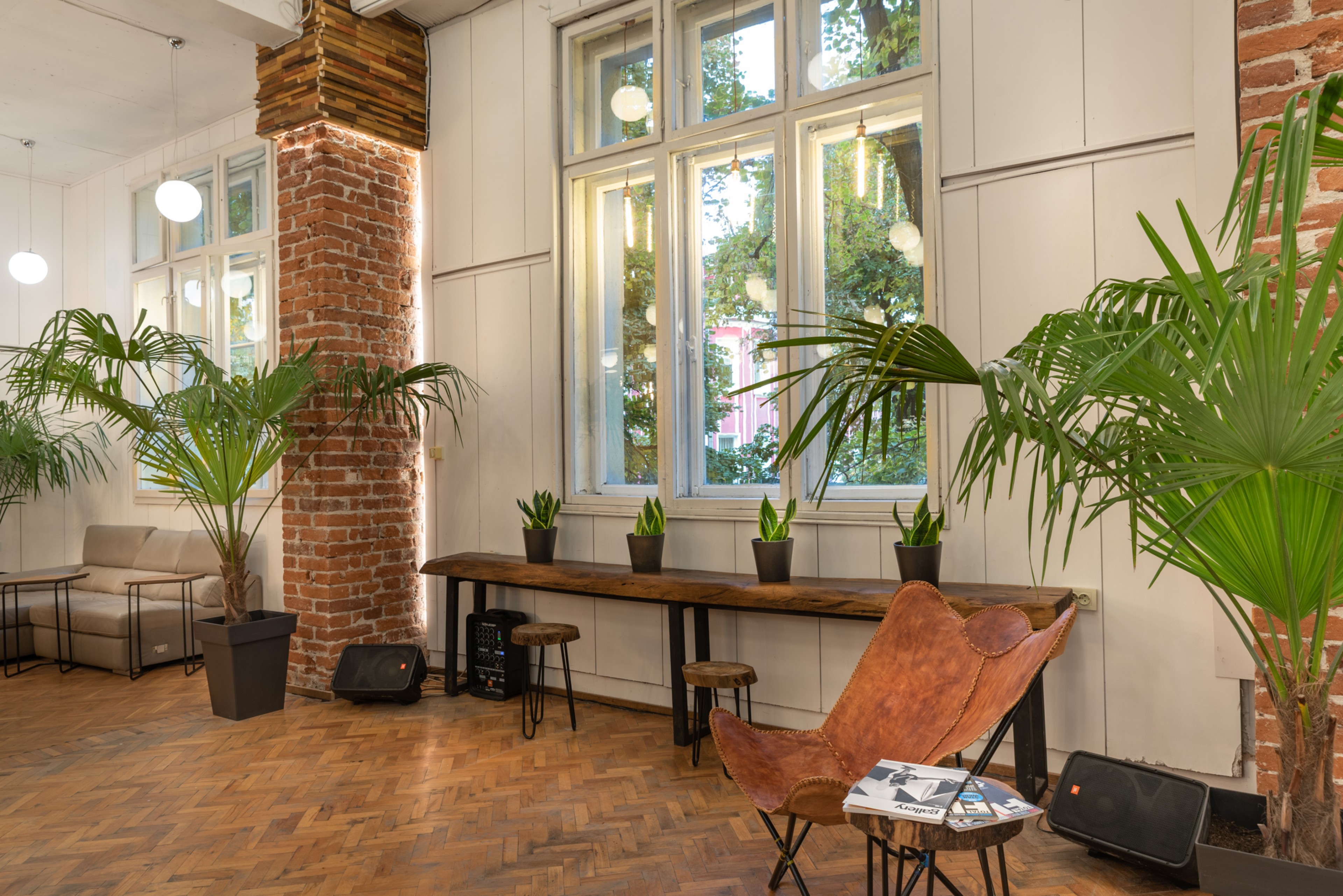 Scoutaround White Logo