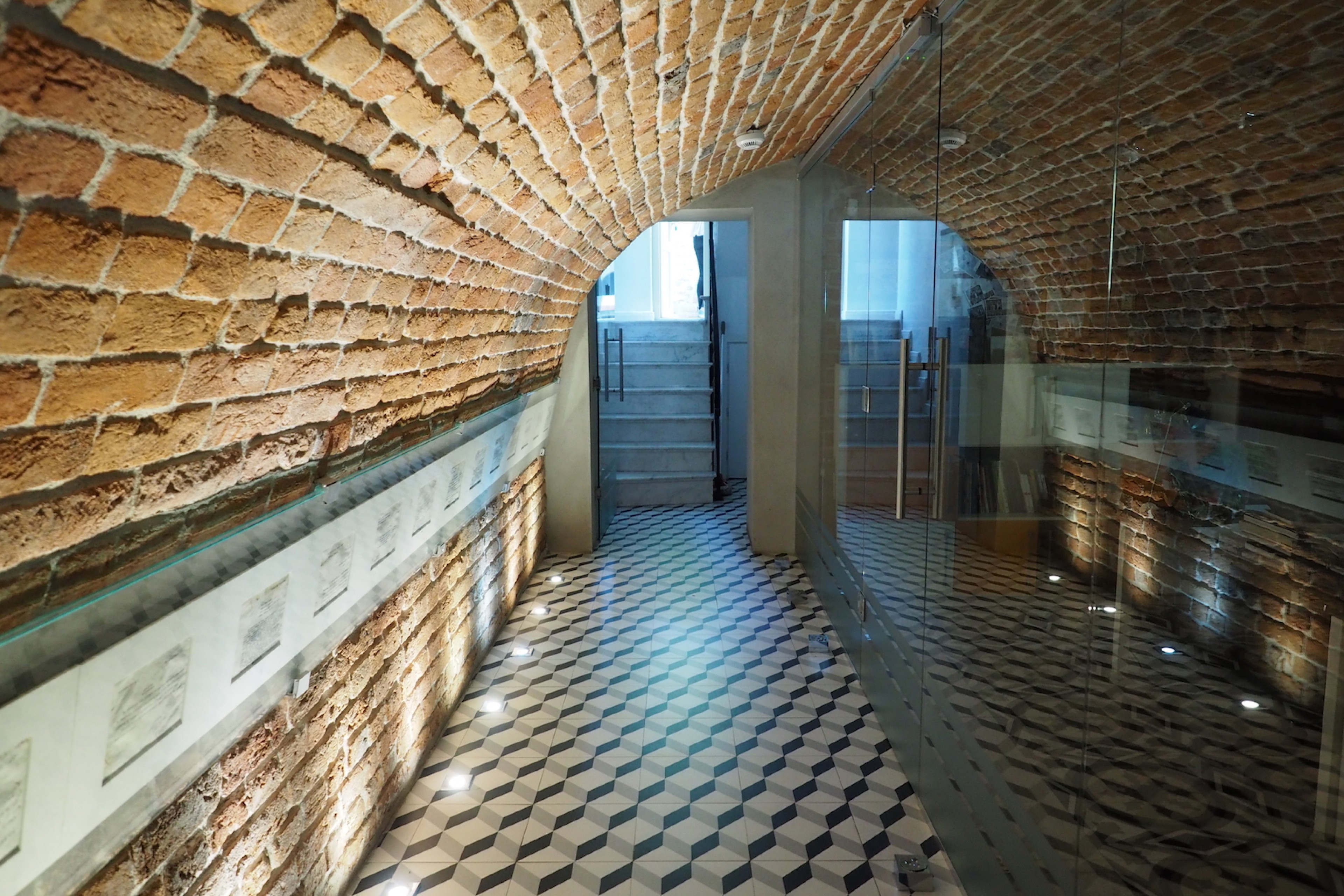 Scoutaround White Logo