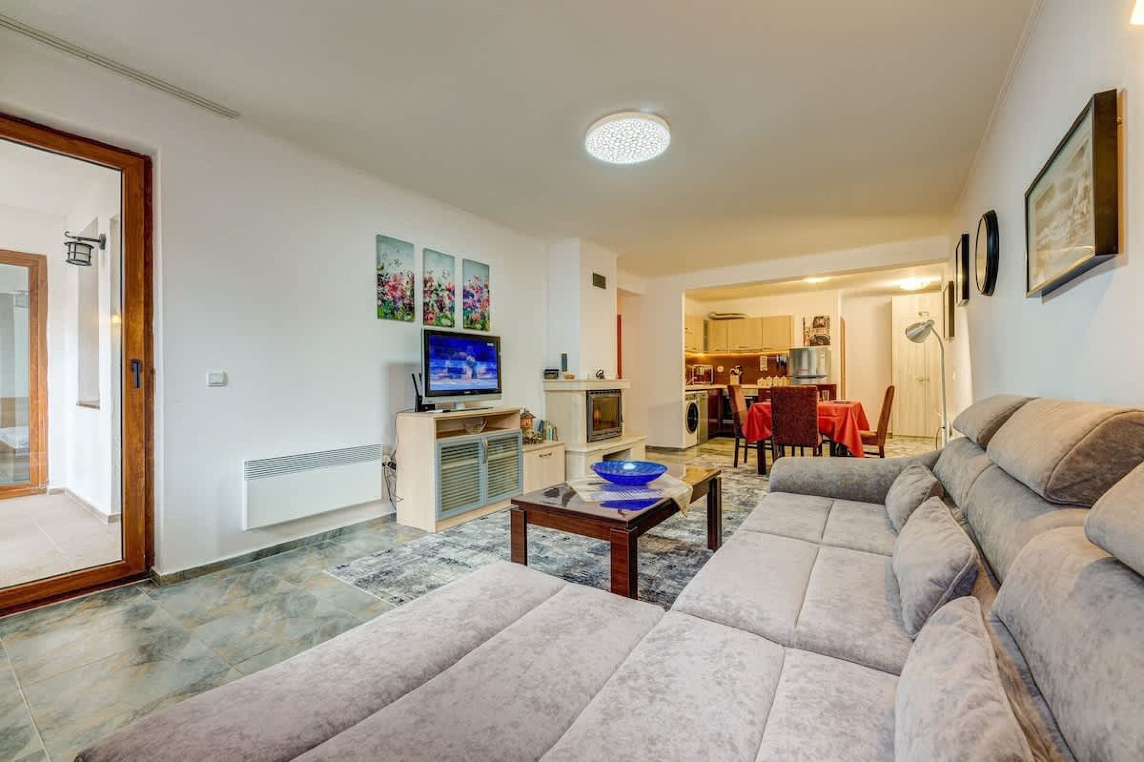 Scoutaround White Logo