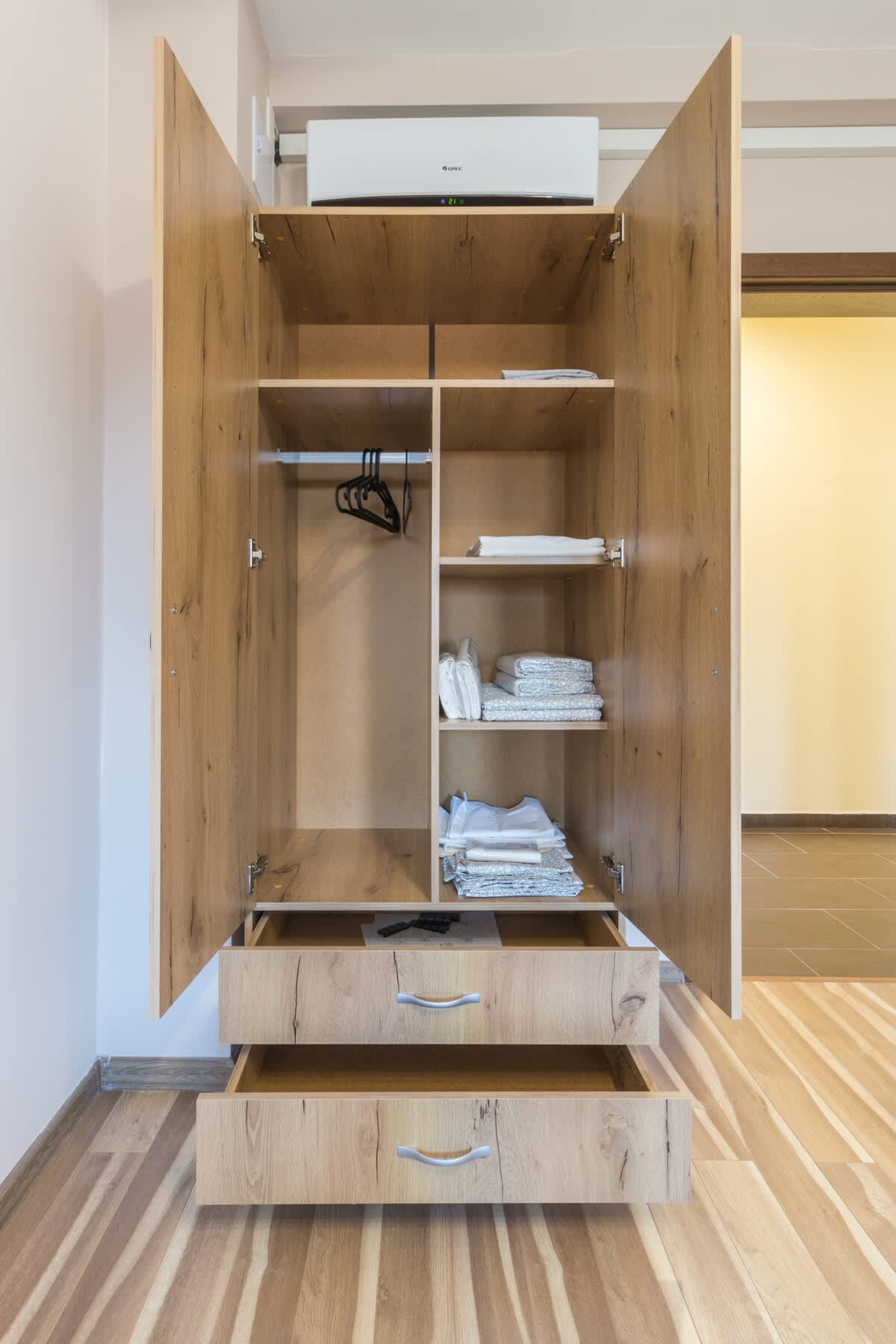 Scoutaround White Logo