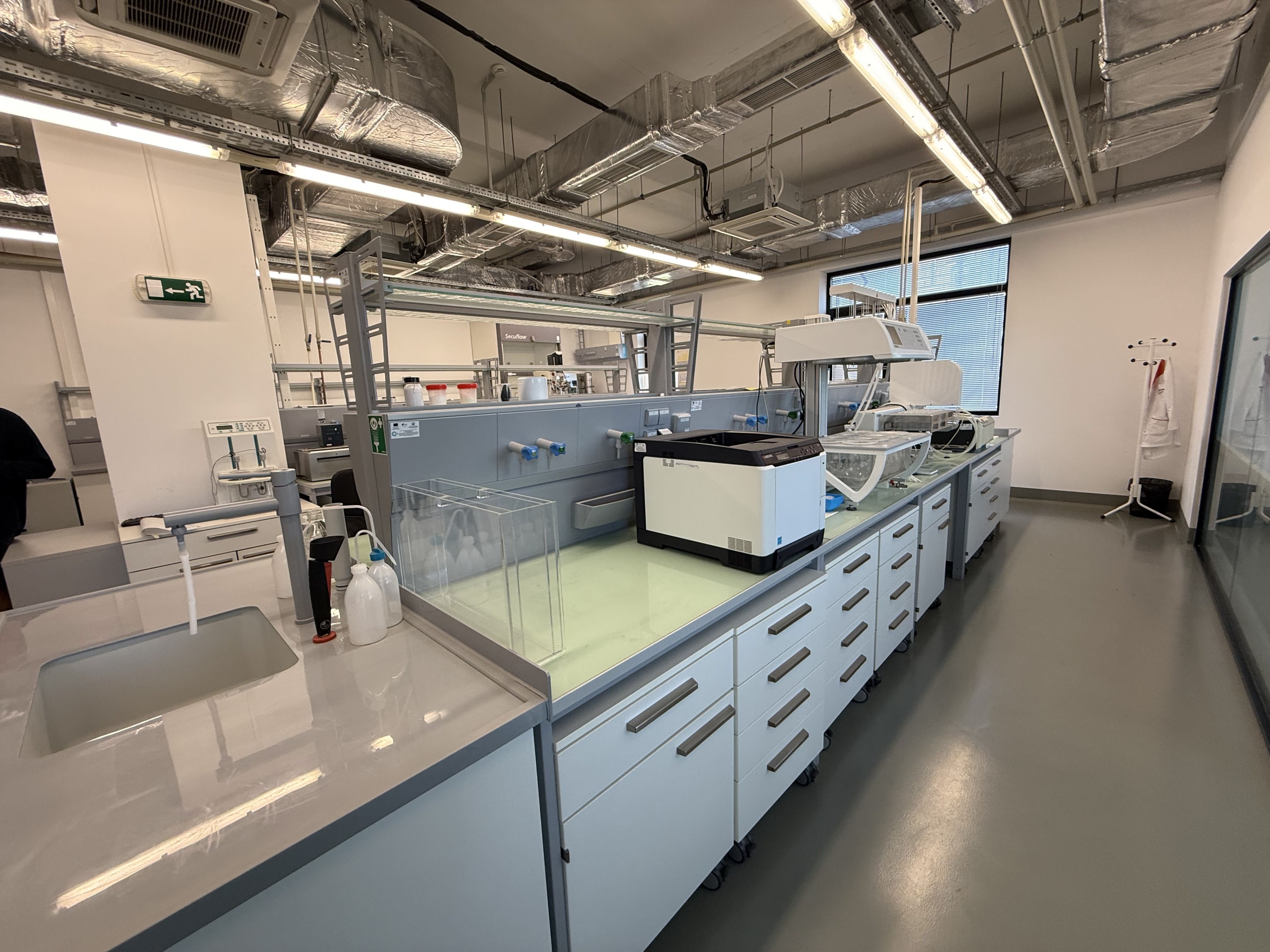 Scoutaround White Logo