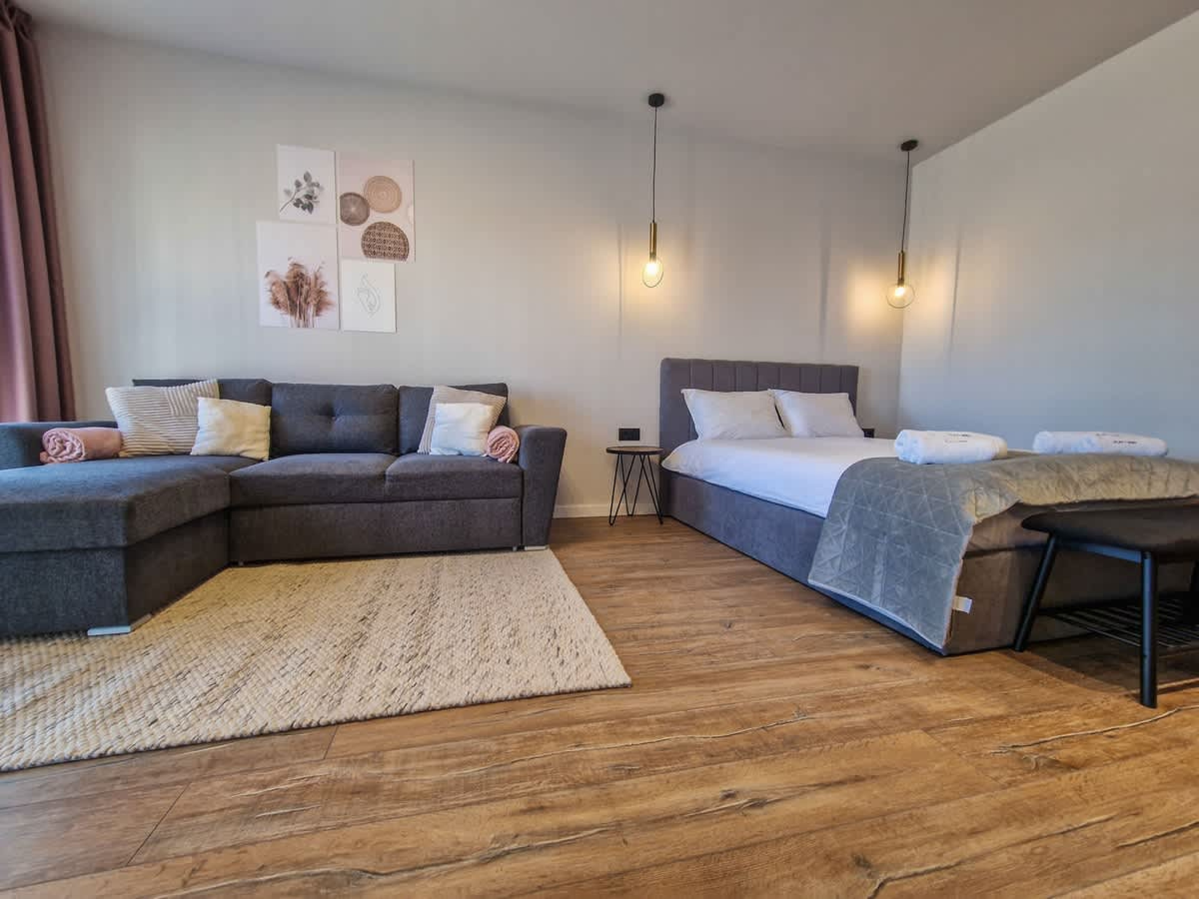 Scoutaround White Logo