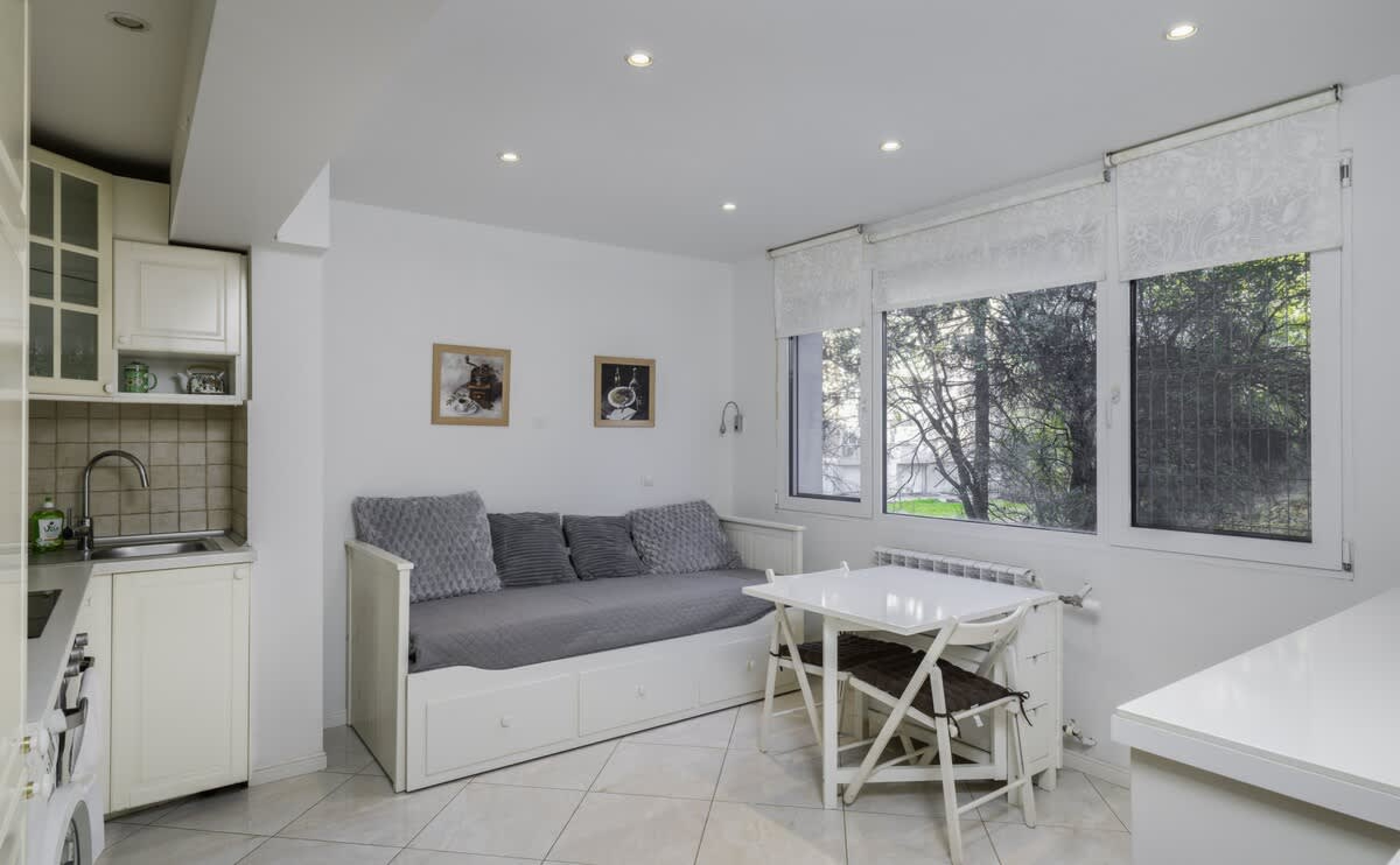 Scoutaround White Logo