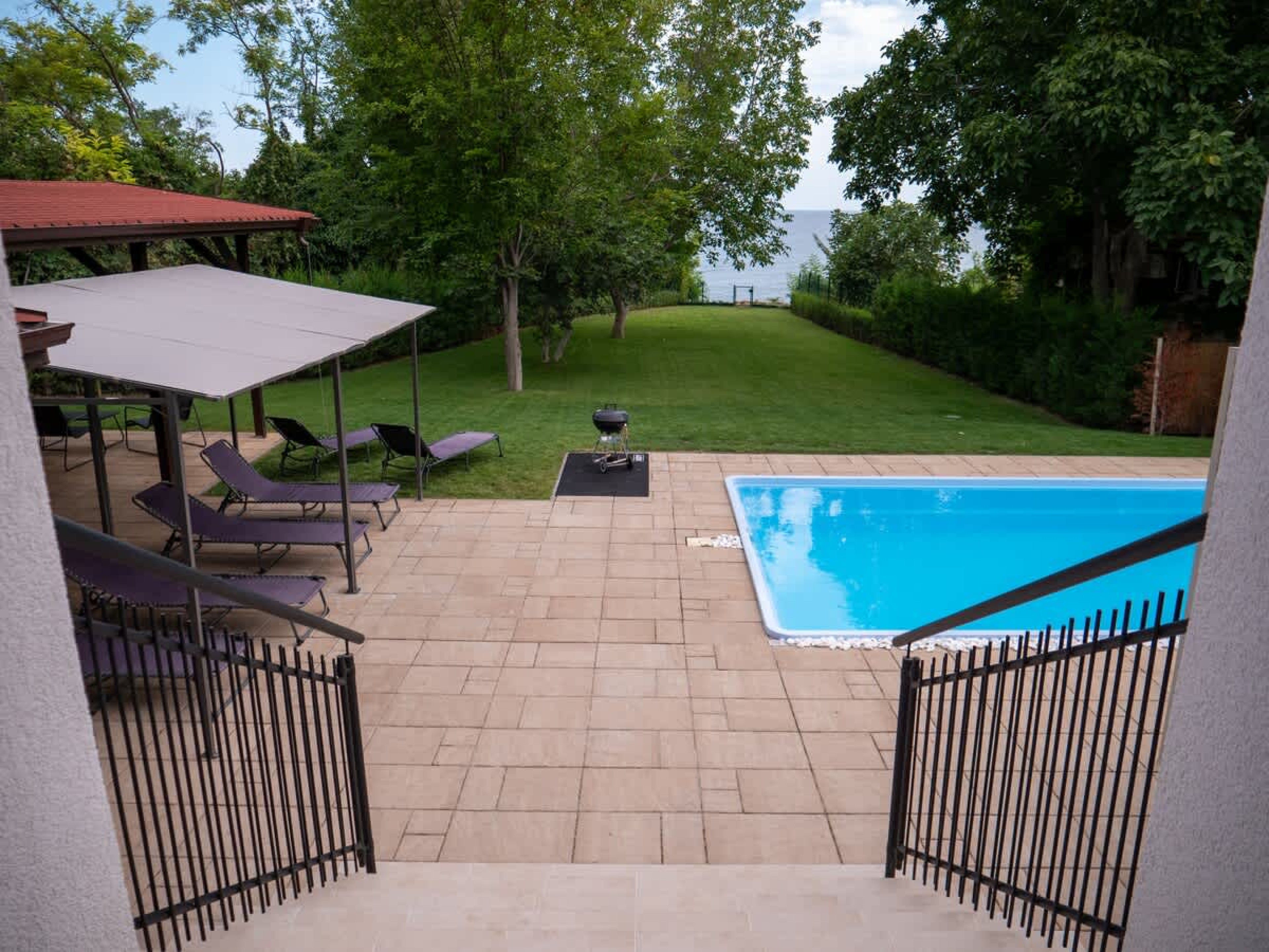 Scoutaround White Logo