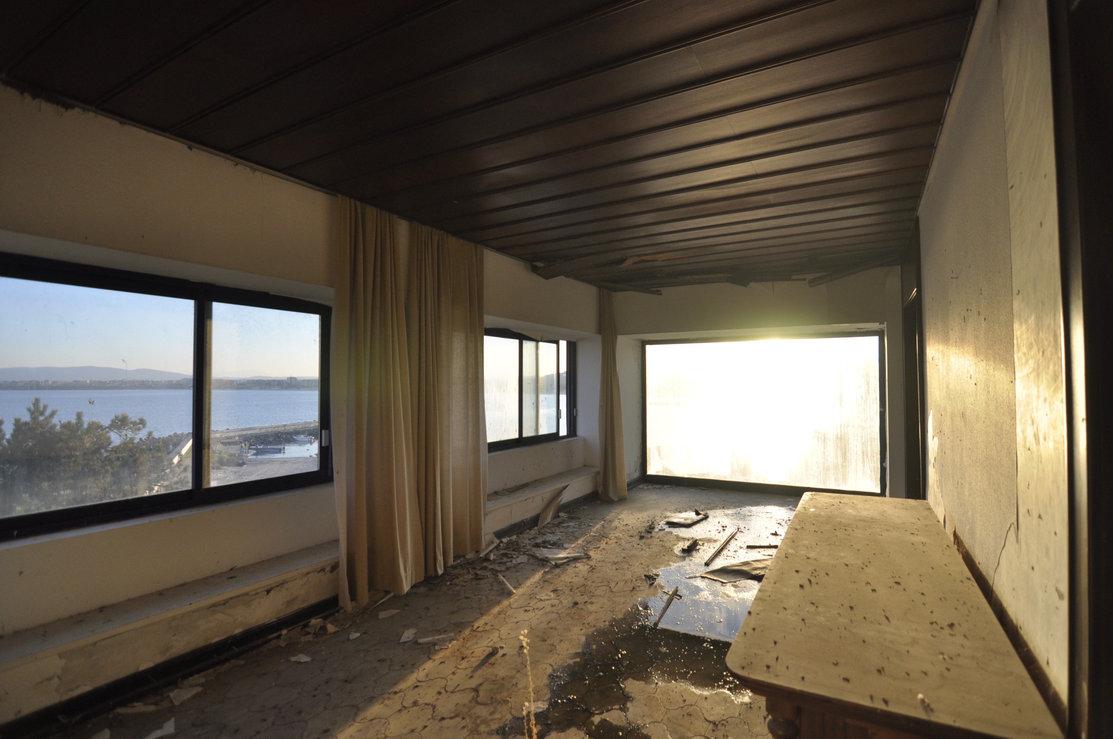 Scoutaround White Logo