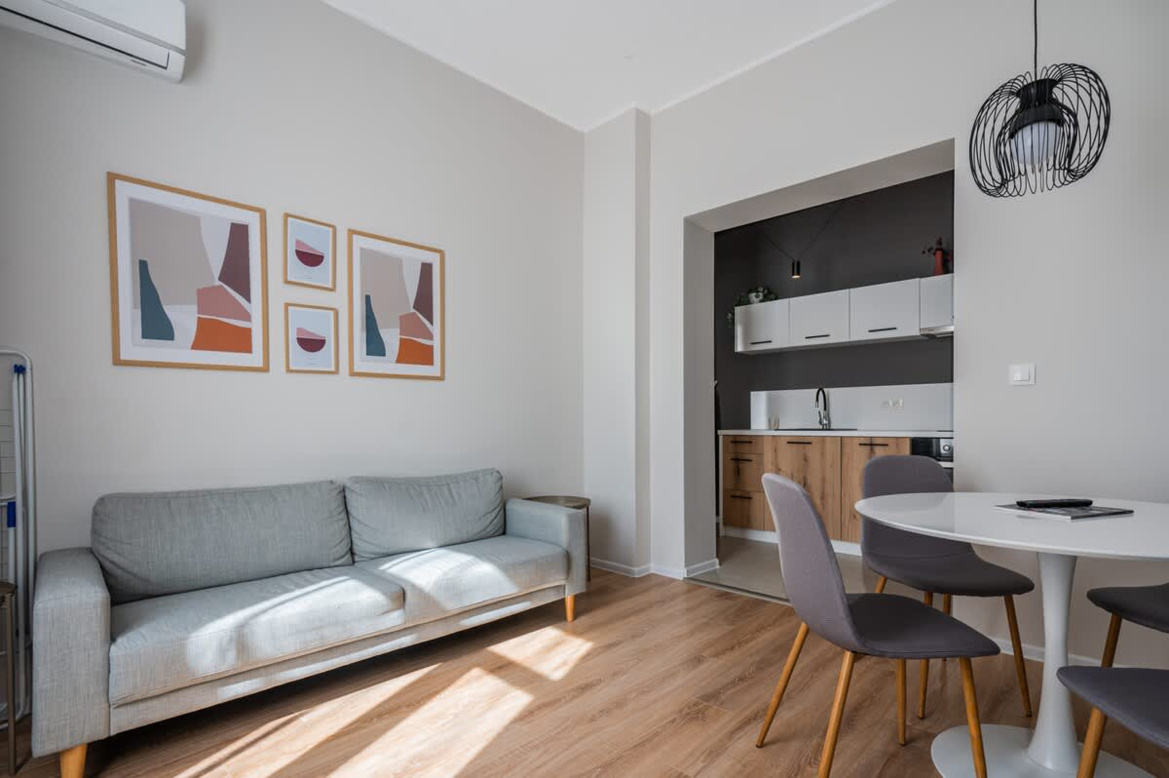 Scoutaround White Logo