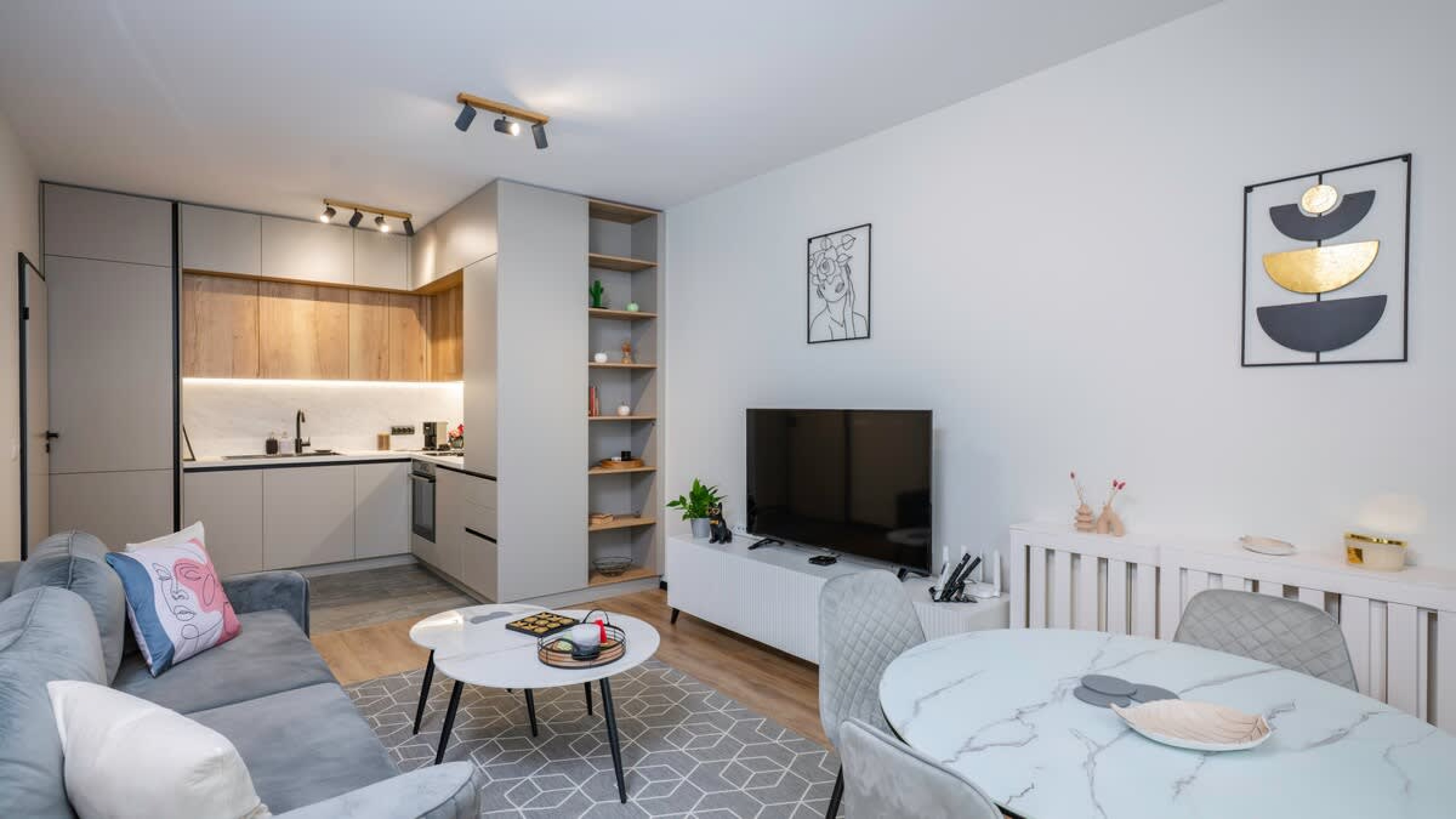 Scoutaround White Logo