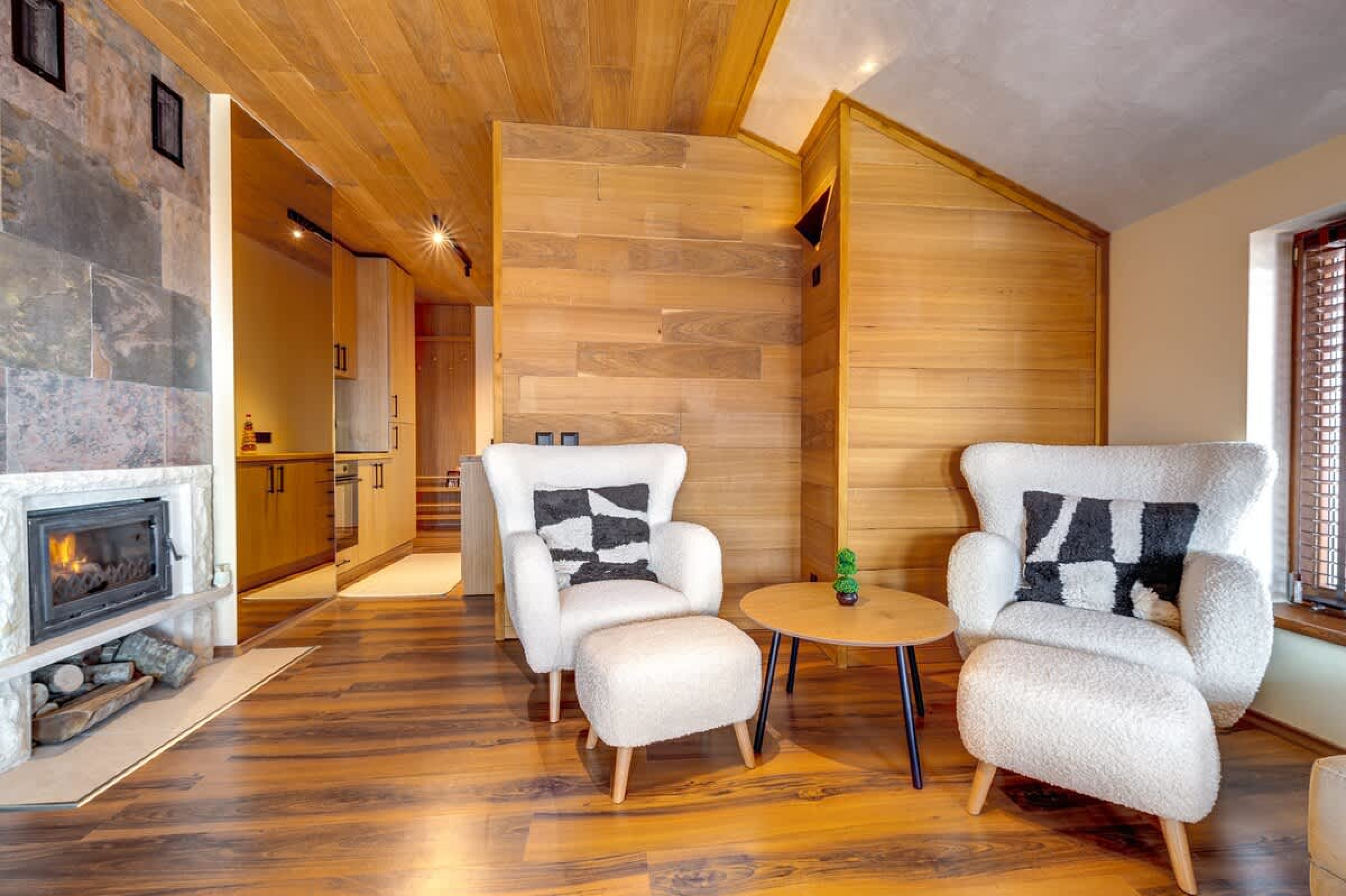 Scoutaround White Logo