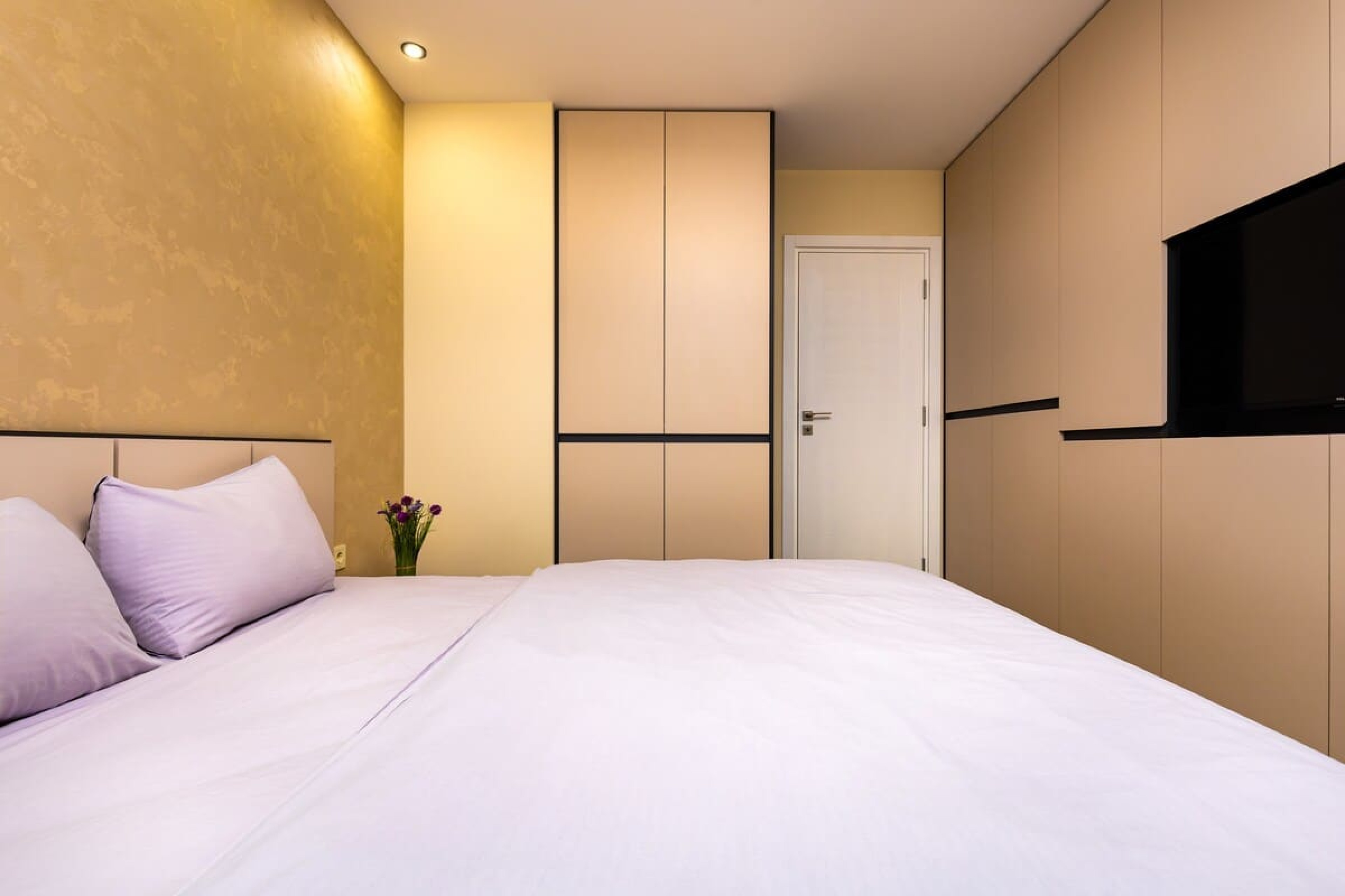 Scoutaround White Logo