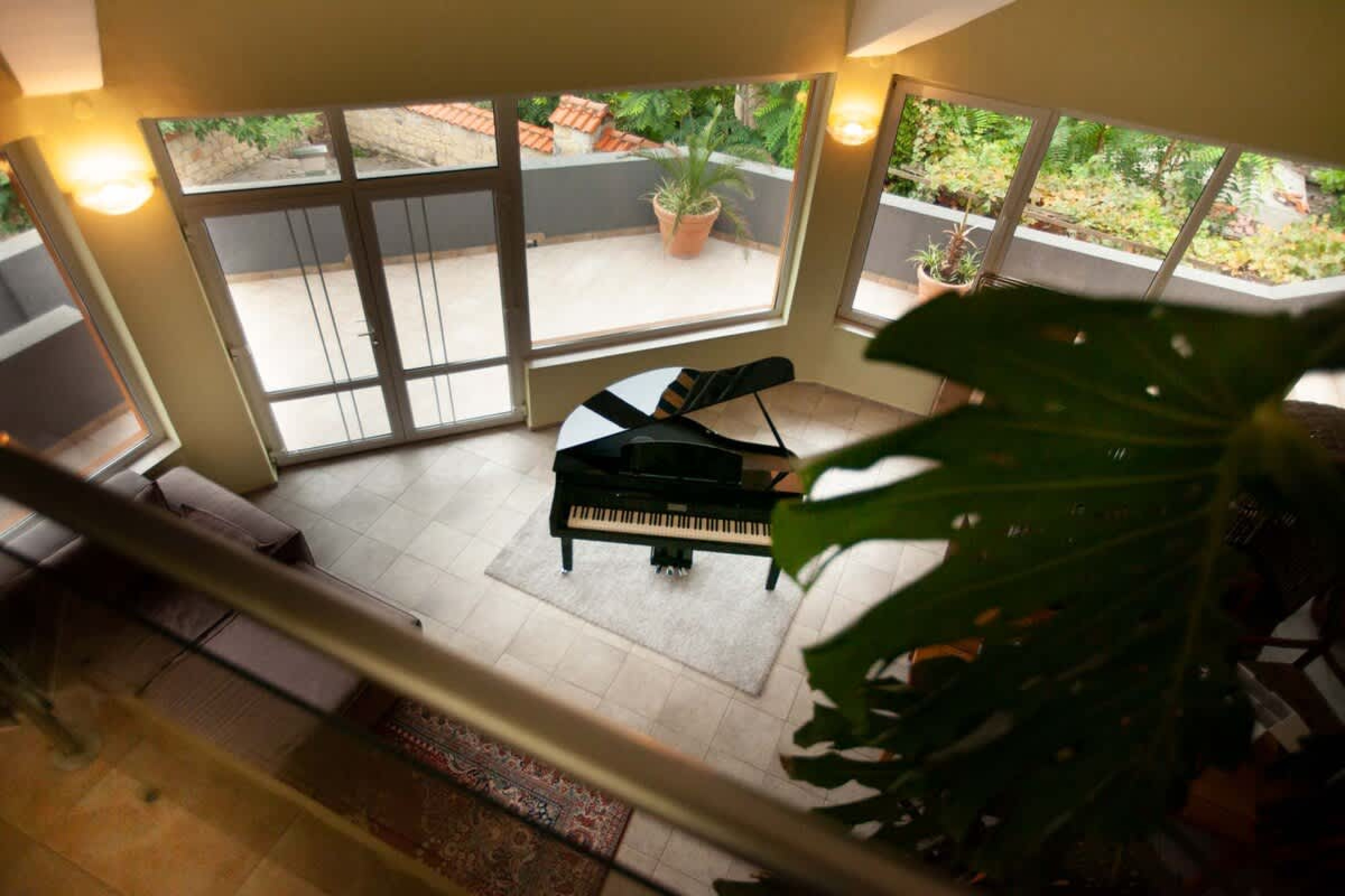 Scoutaround White Logo