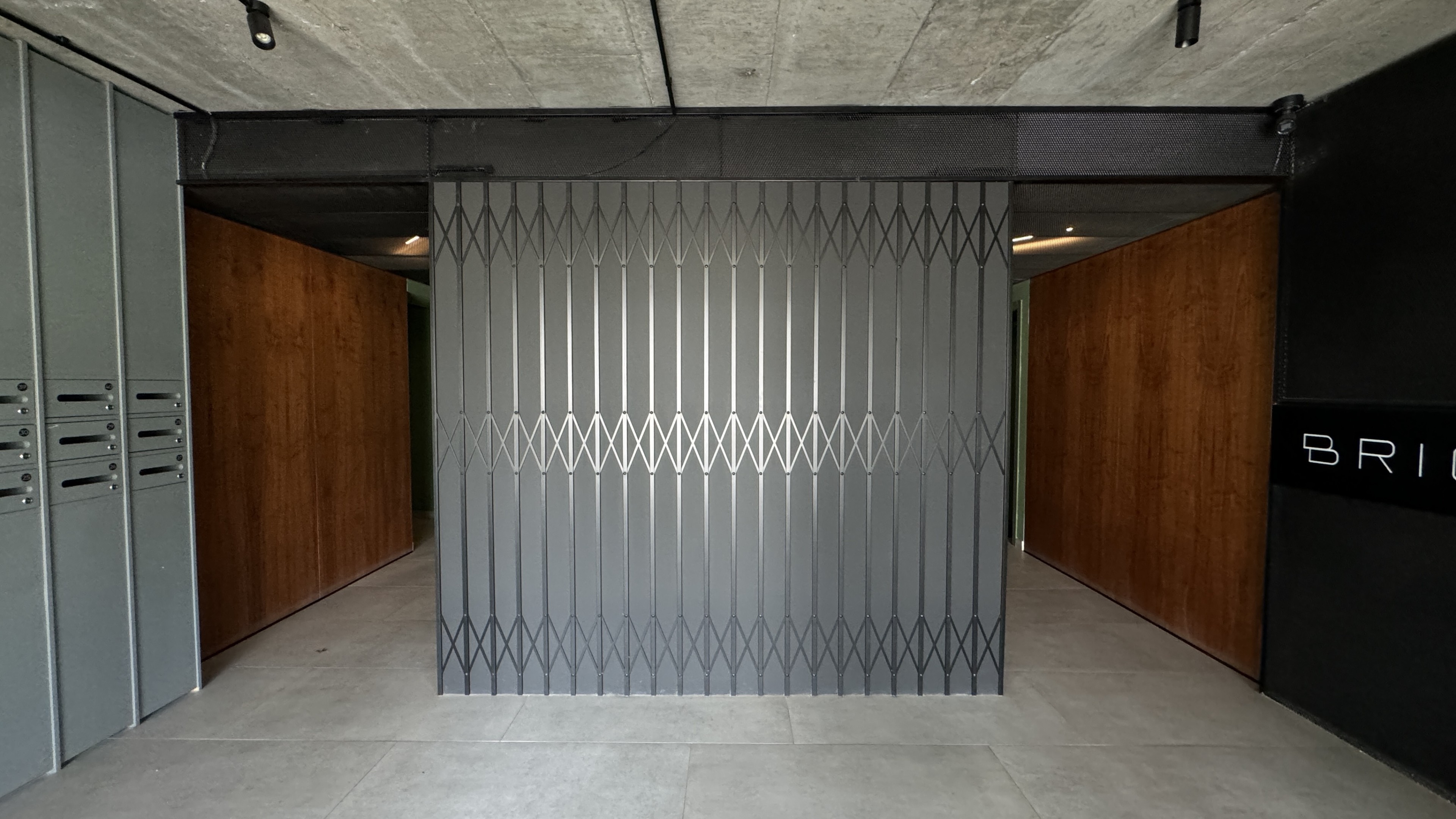 Scoutaround White Logo