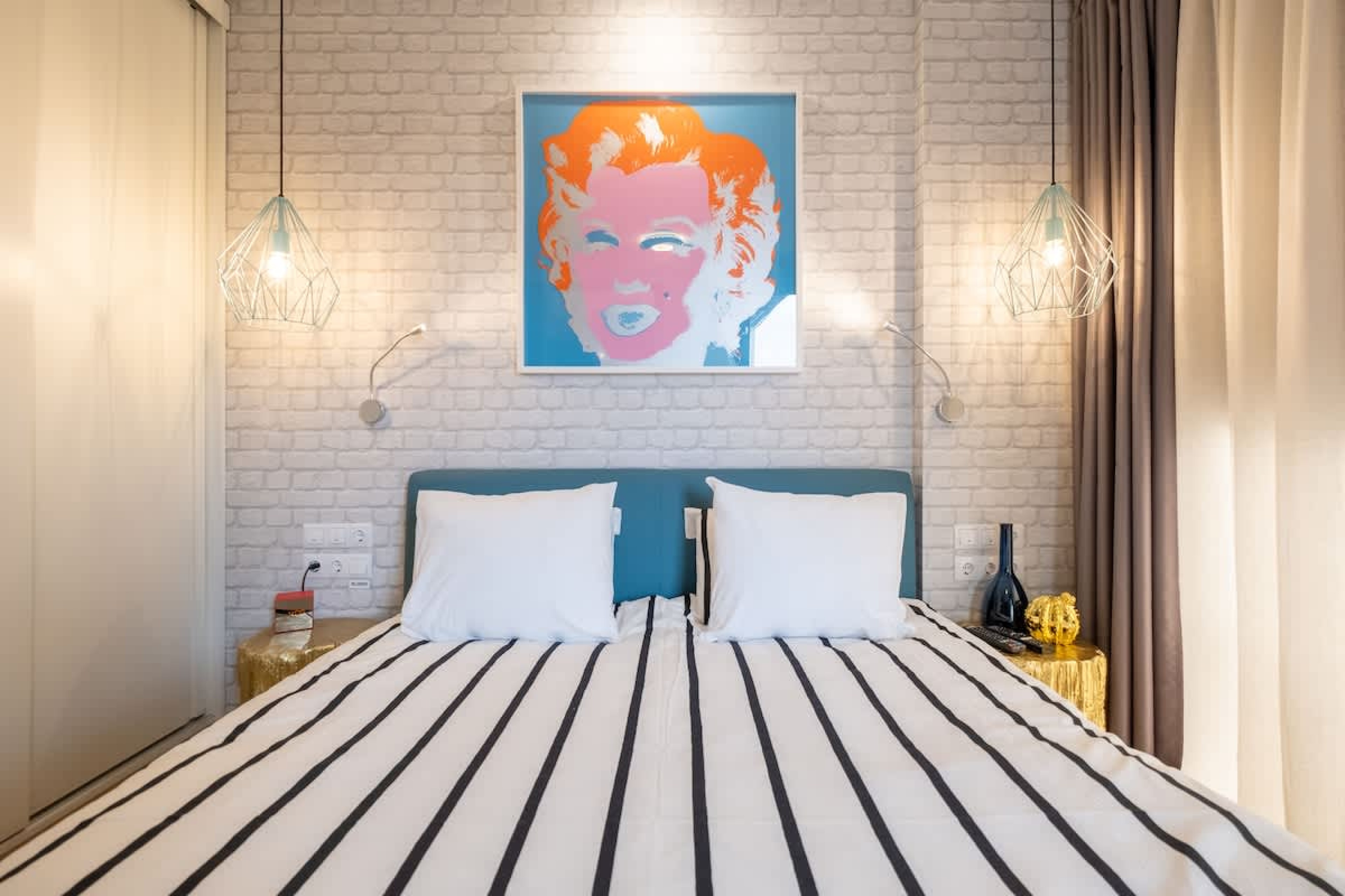 High-end Designer 2BR Aprt + Lift&amp;Balconies - Photo 21