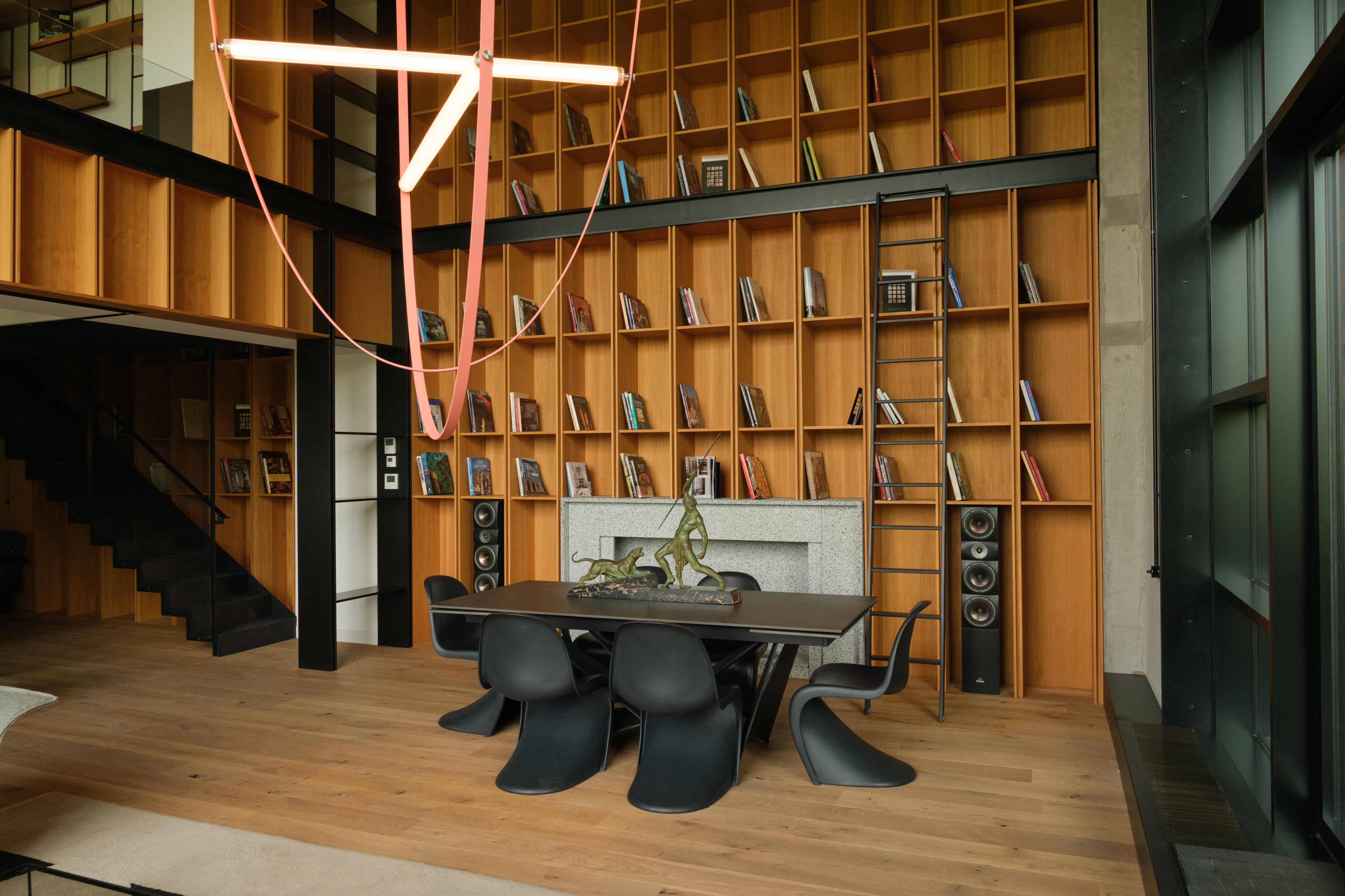 Scoutaround White Logo