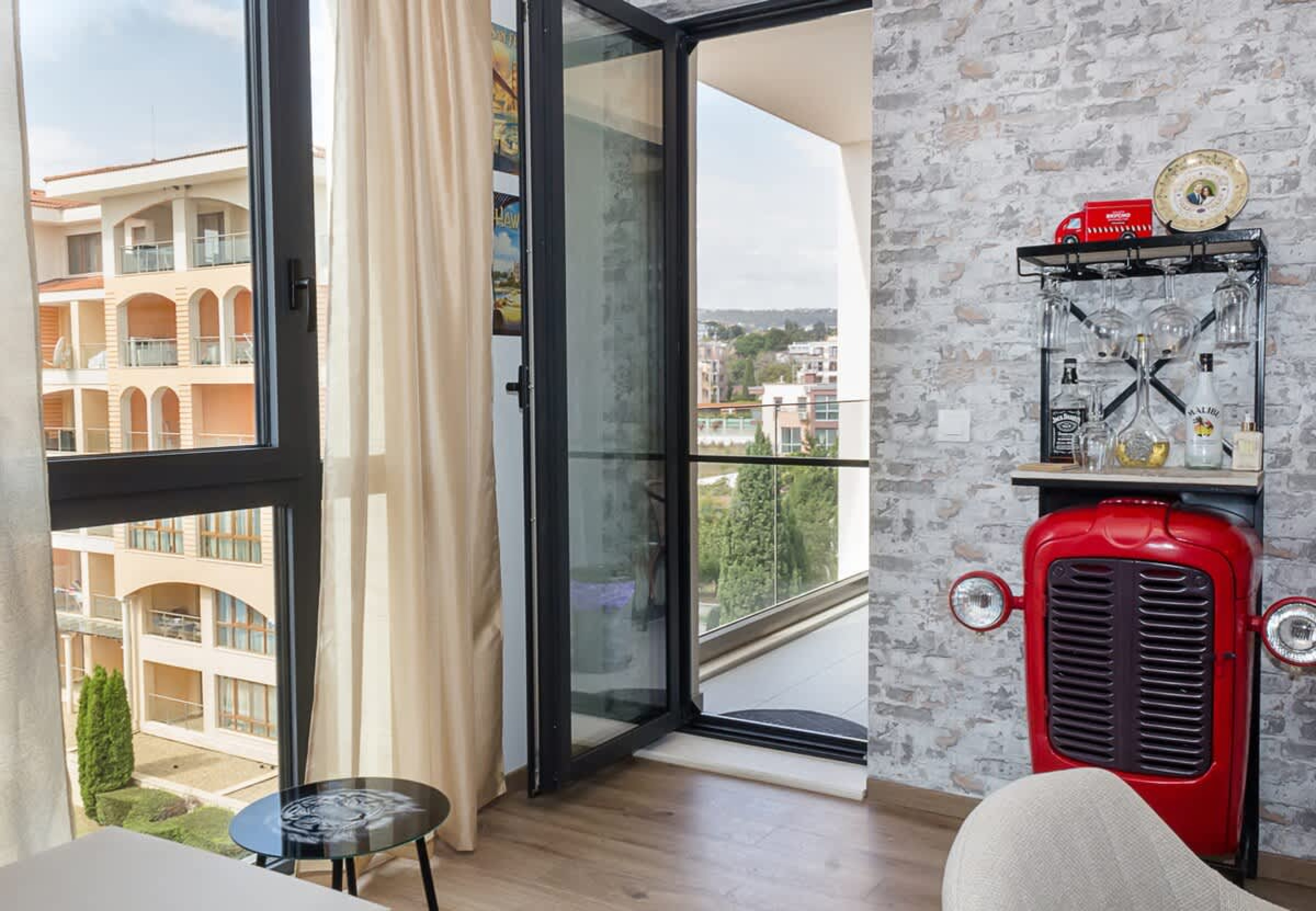 Scoutaround White Logo