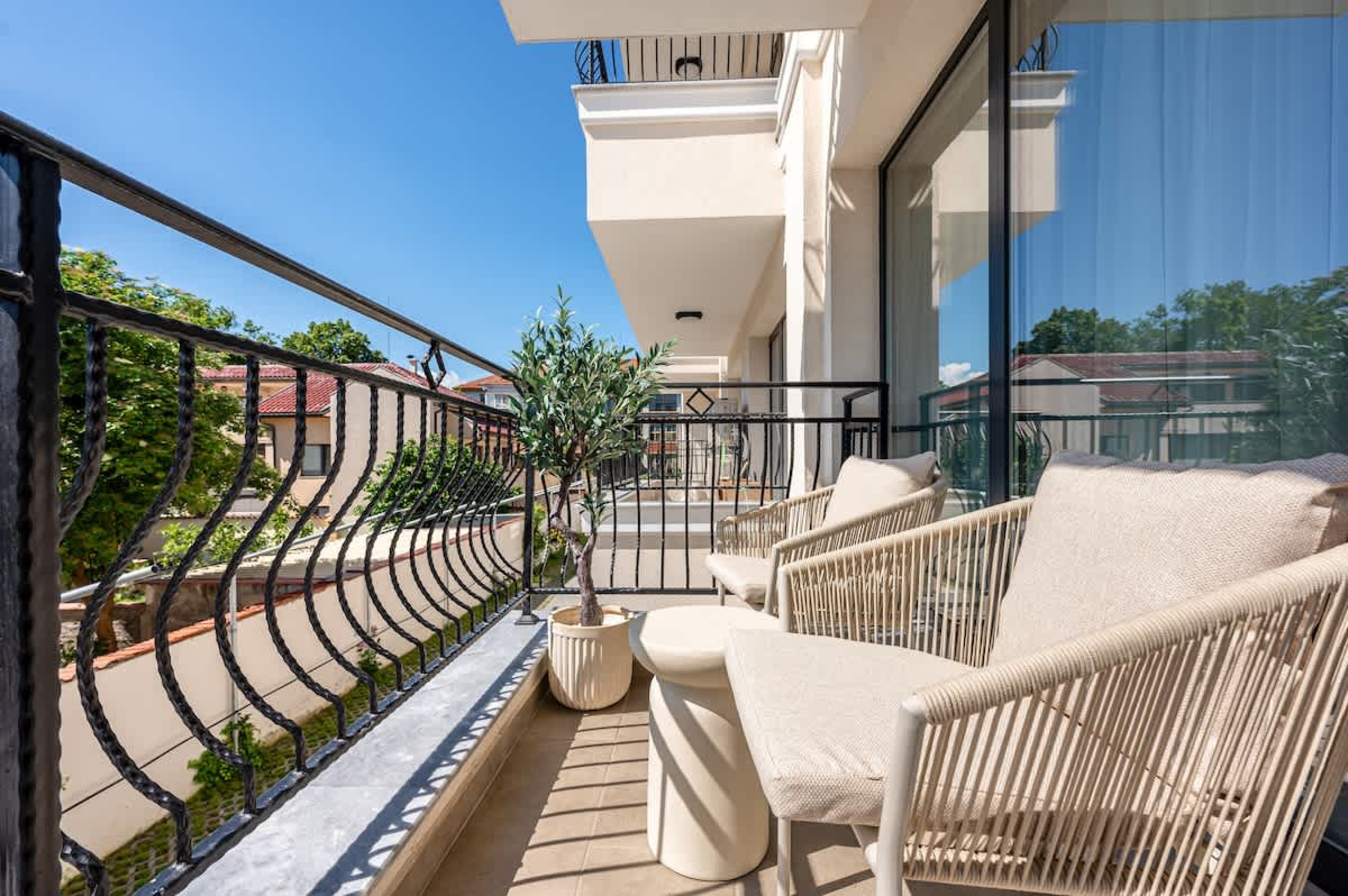 Scoutaround White Logo