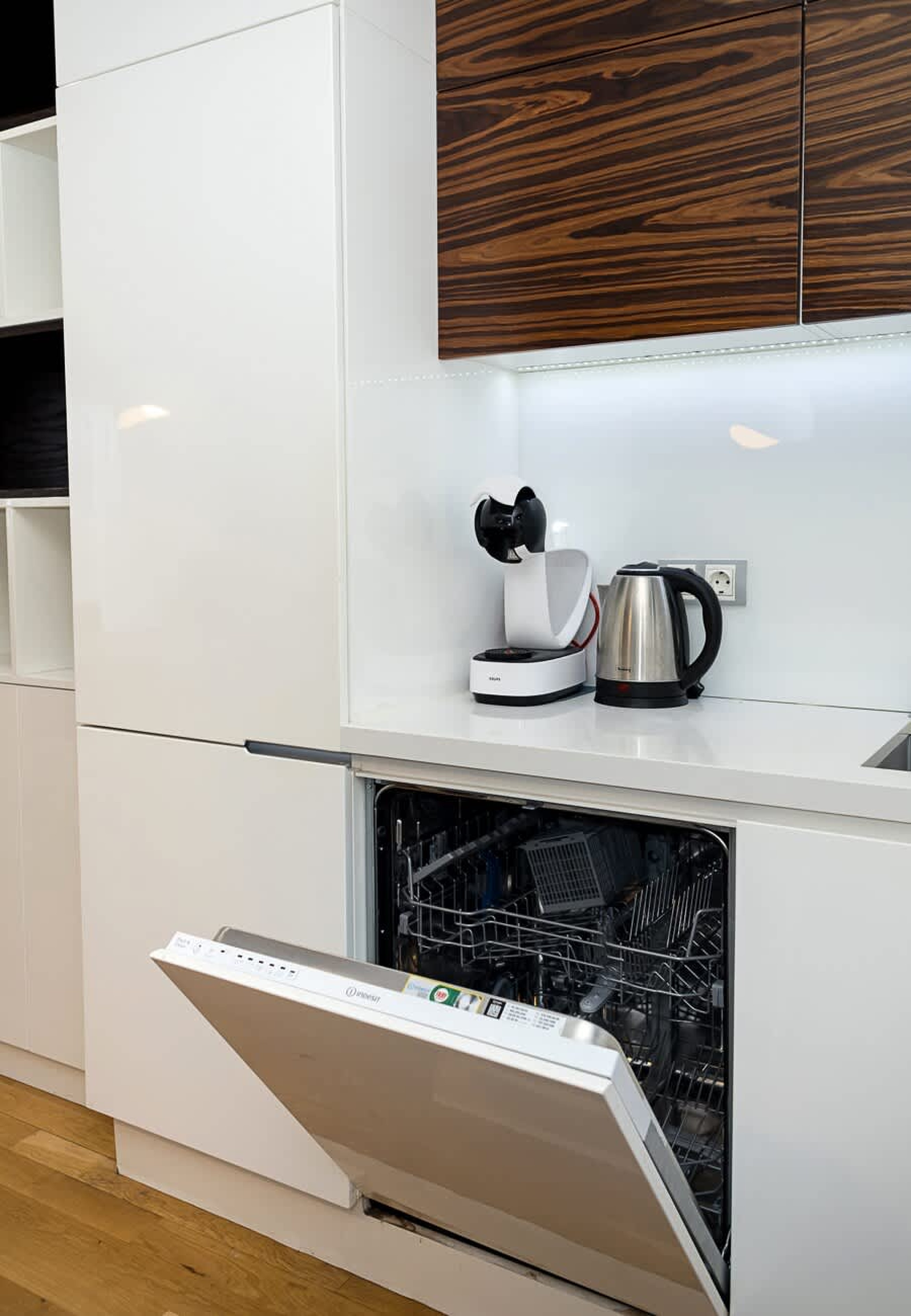 Modern Elegance in Varna – Spacious 3-Bedroom Home - Photo 13