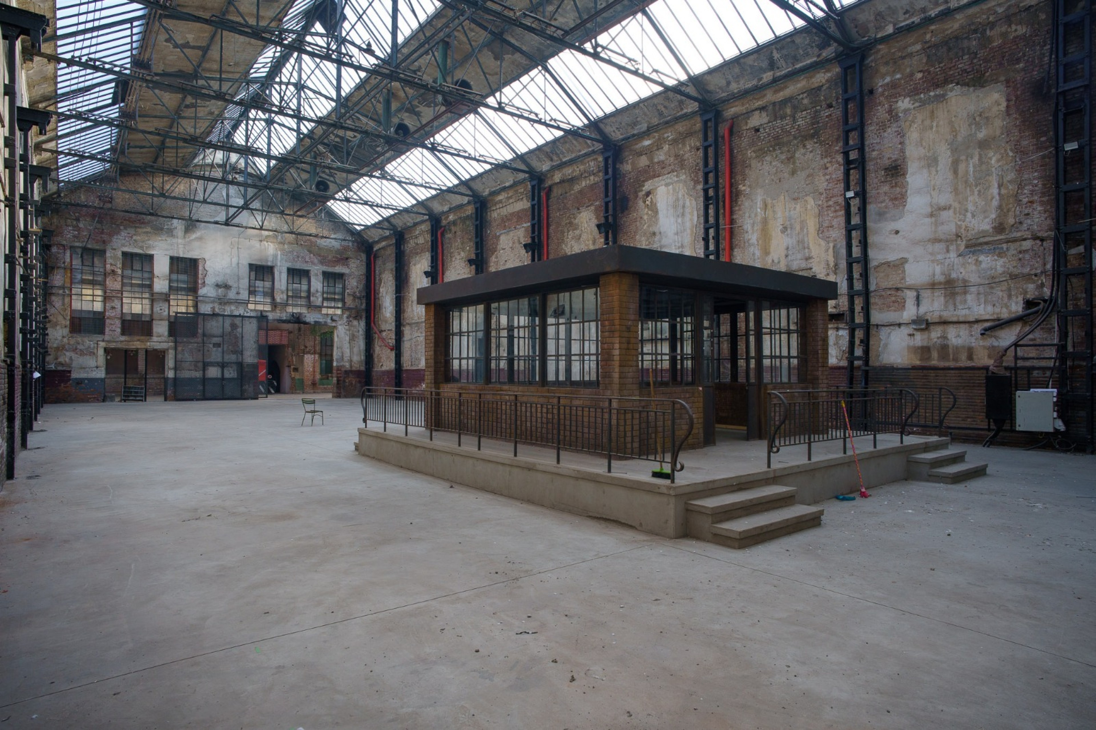 Scoutaround White Logo