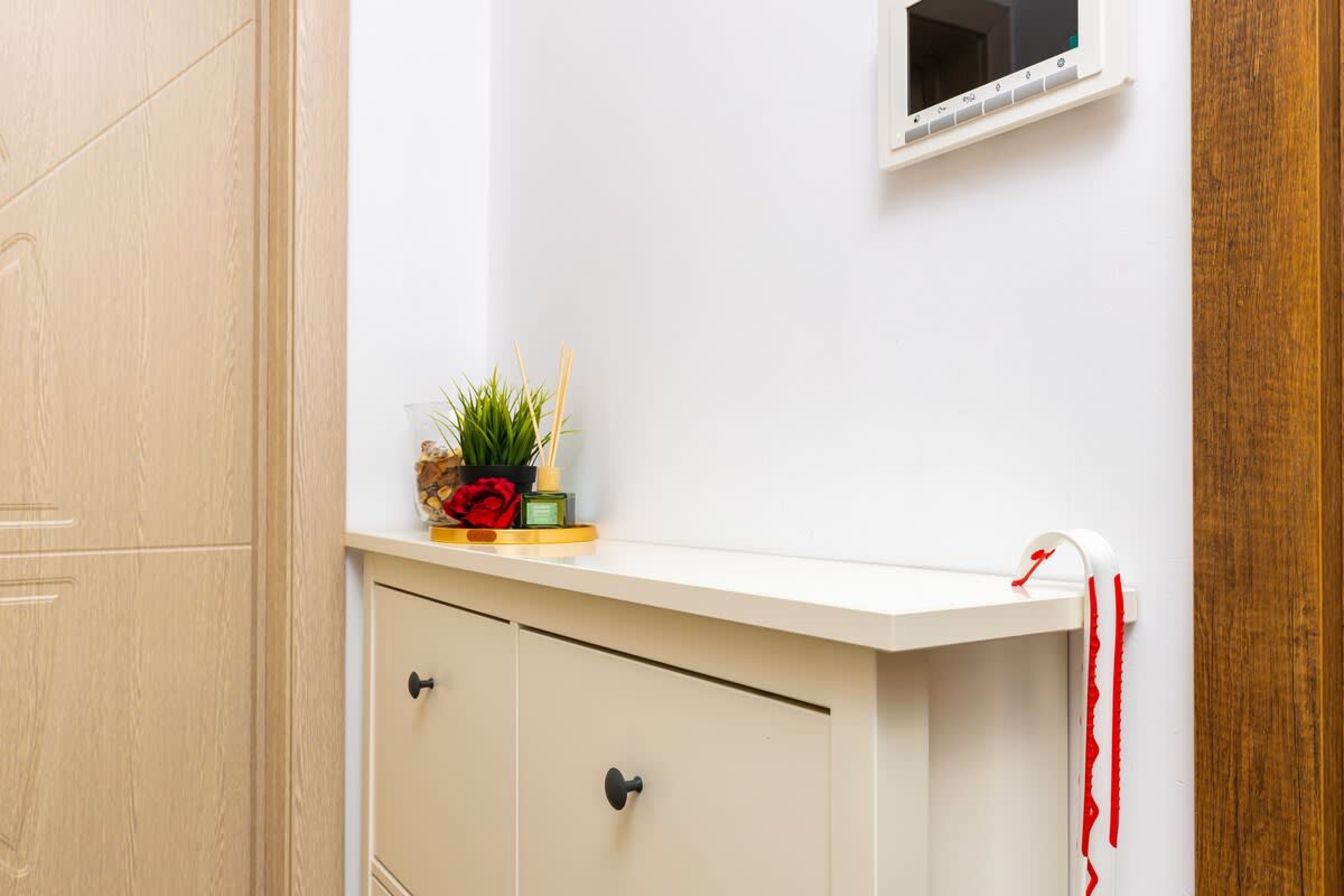 Scoutaround White Logo