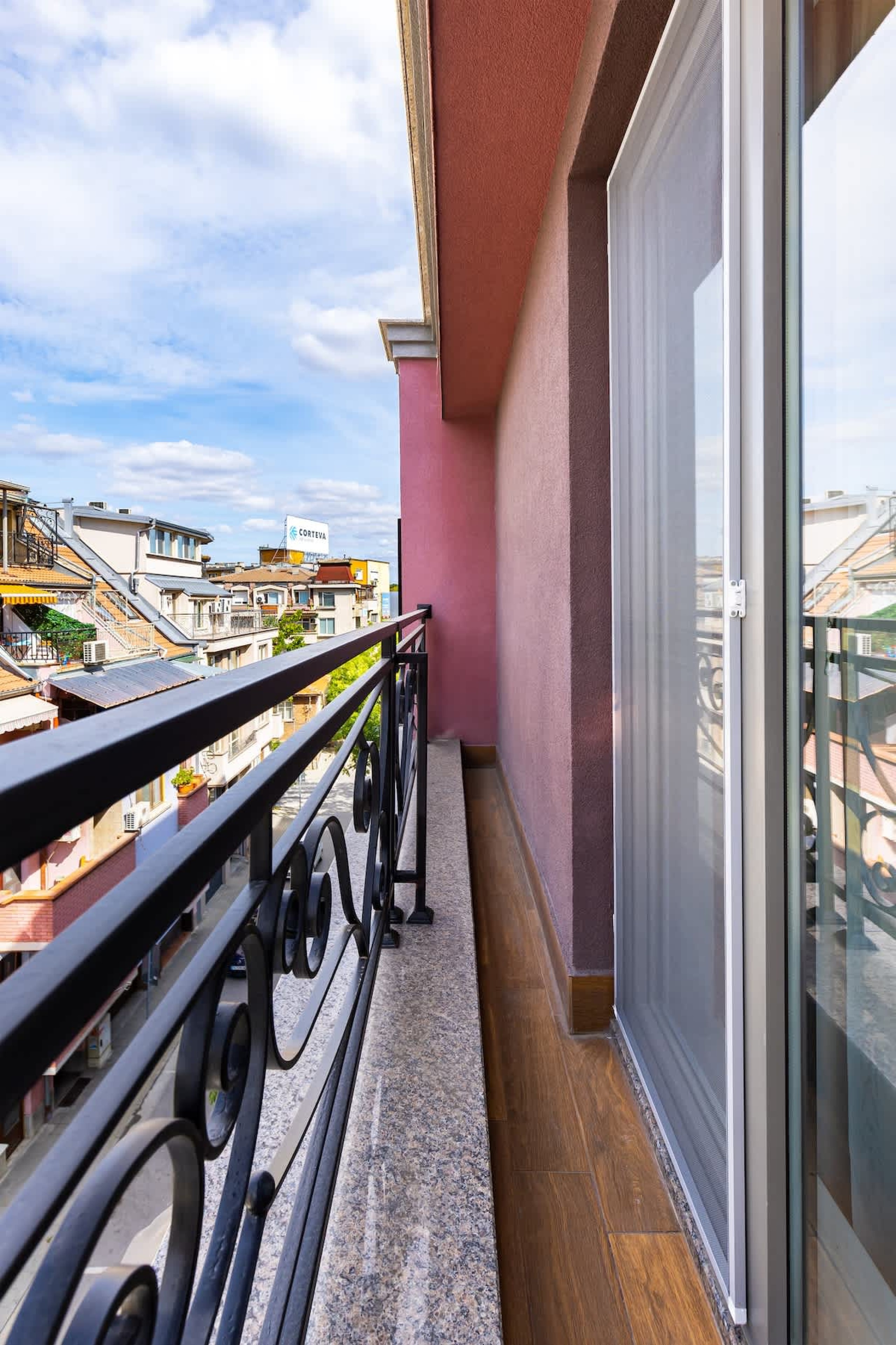 Scoutaround White Logo