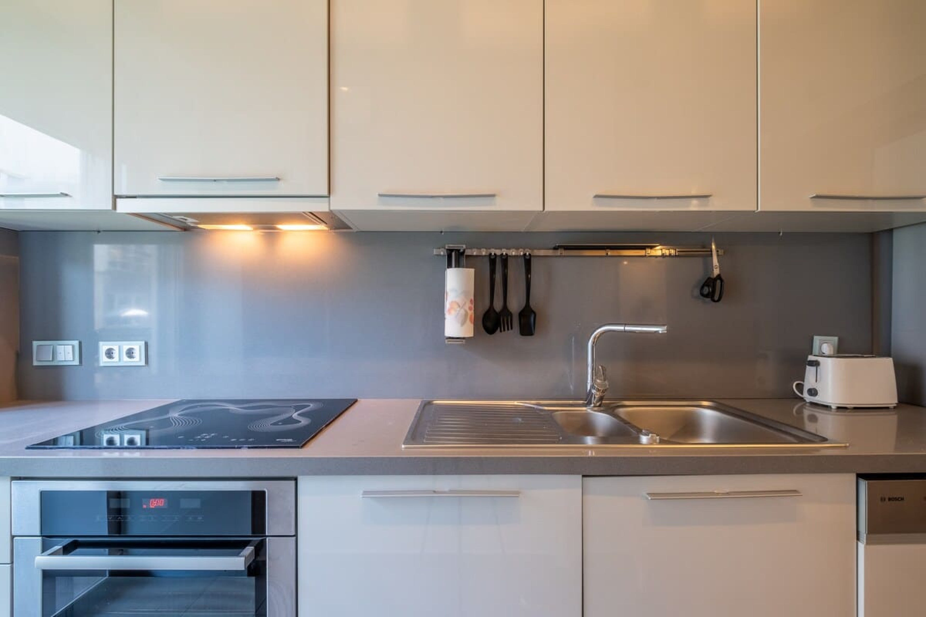 Scoutaround White Logo