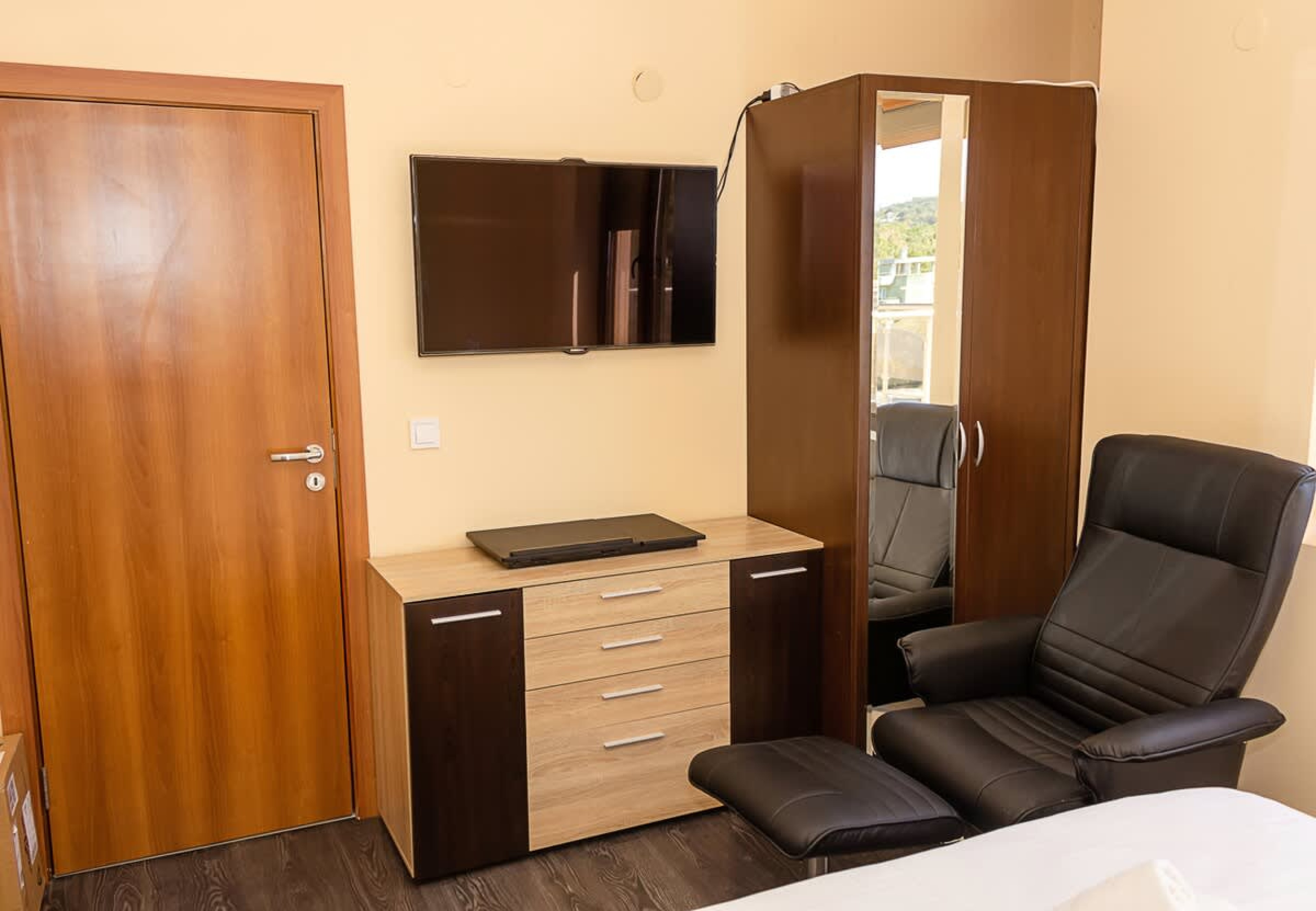 Scoutaround White Logo