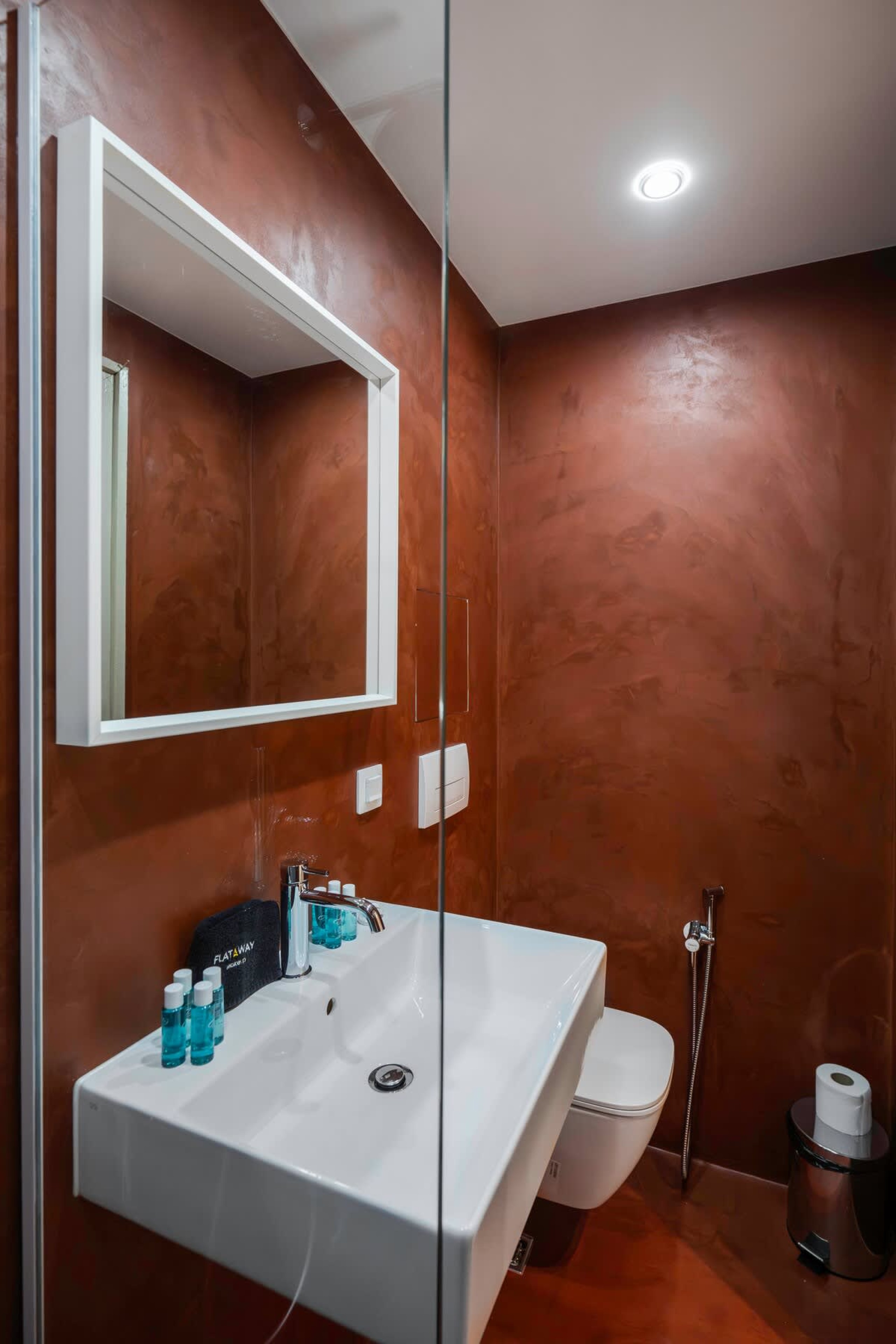 Scoutaround White Logo