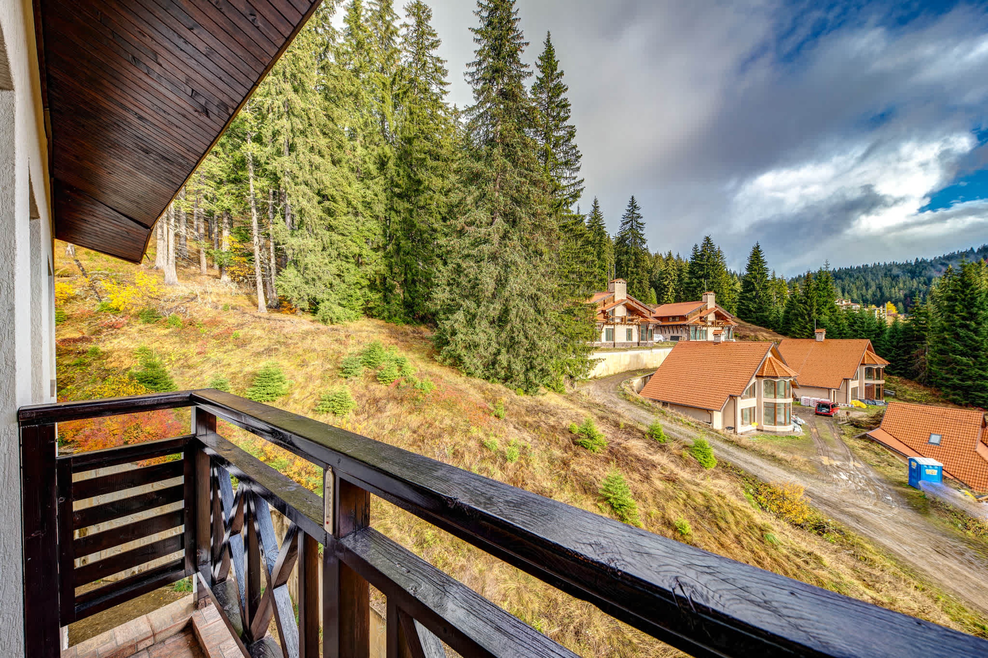 Scoutaround White Logo