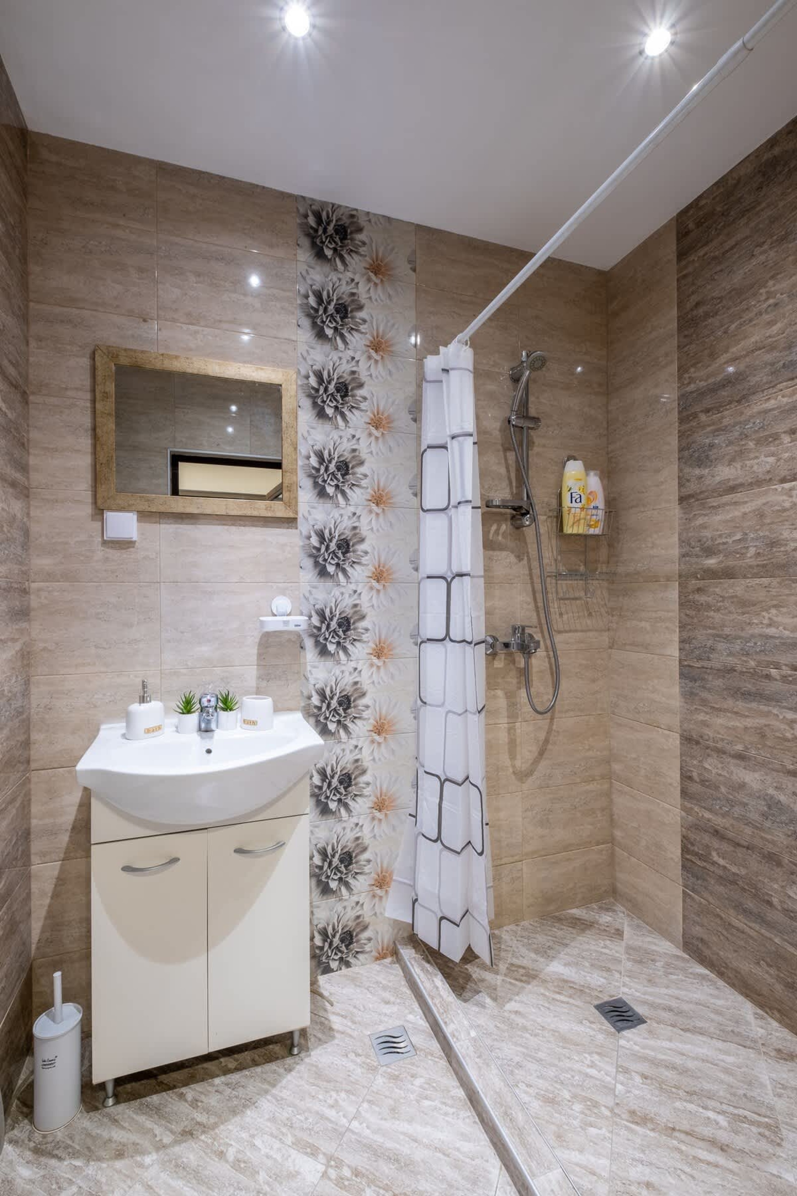 Scoutaround White Logo