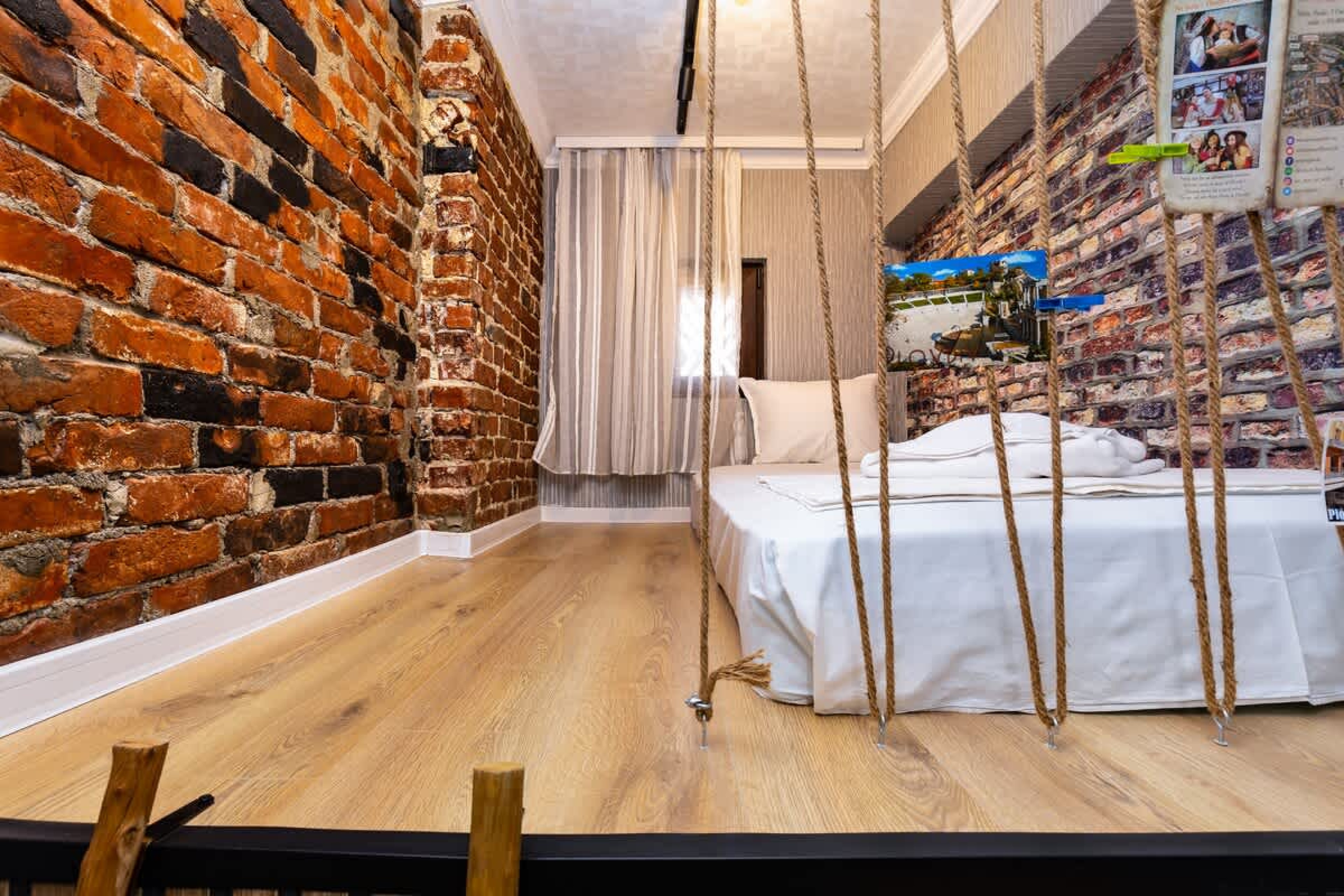 Scoutaround White Logo