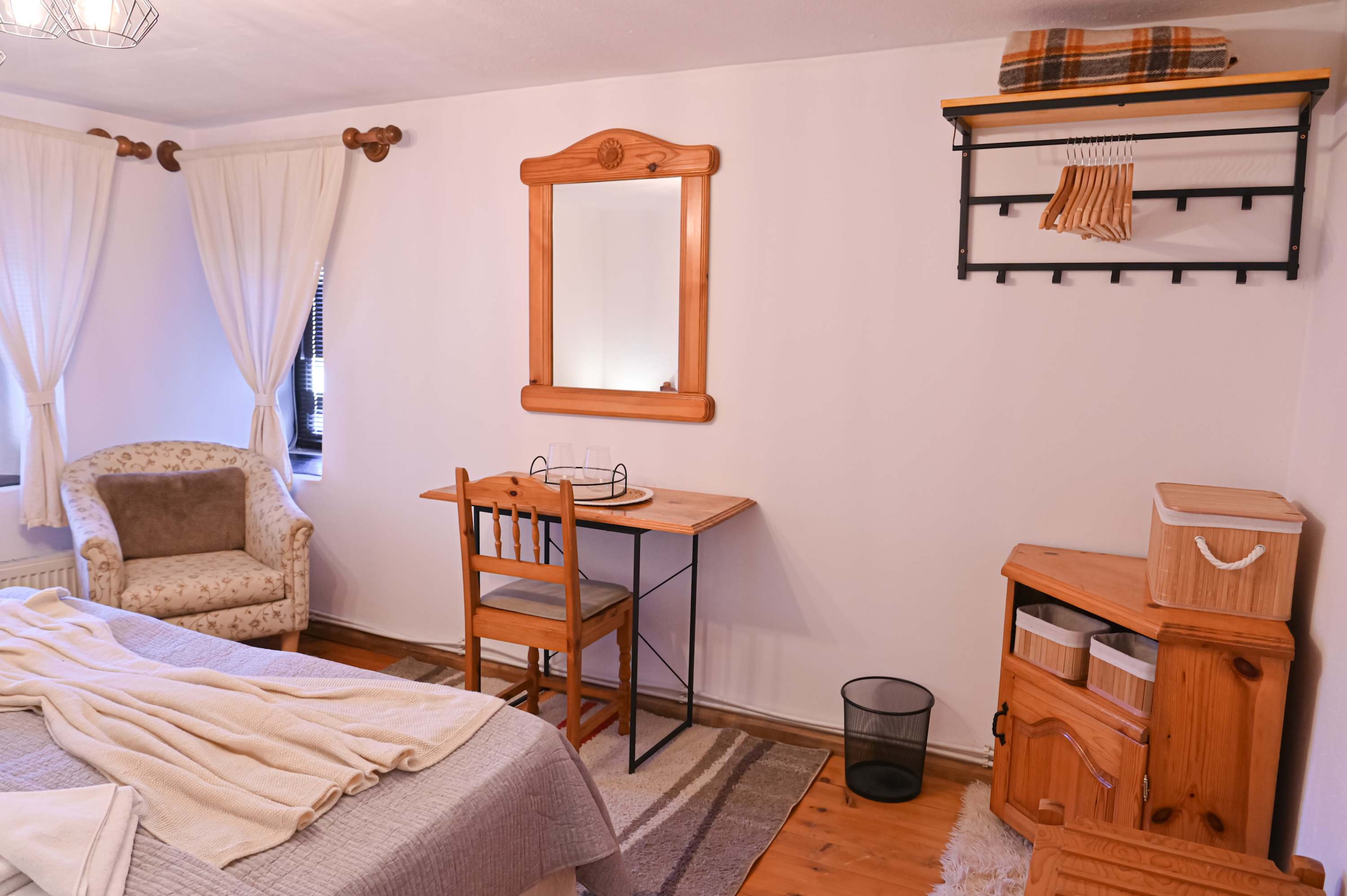 Scoutaround White Logo