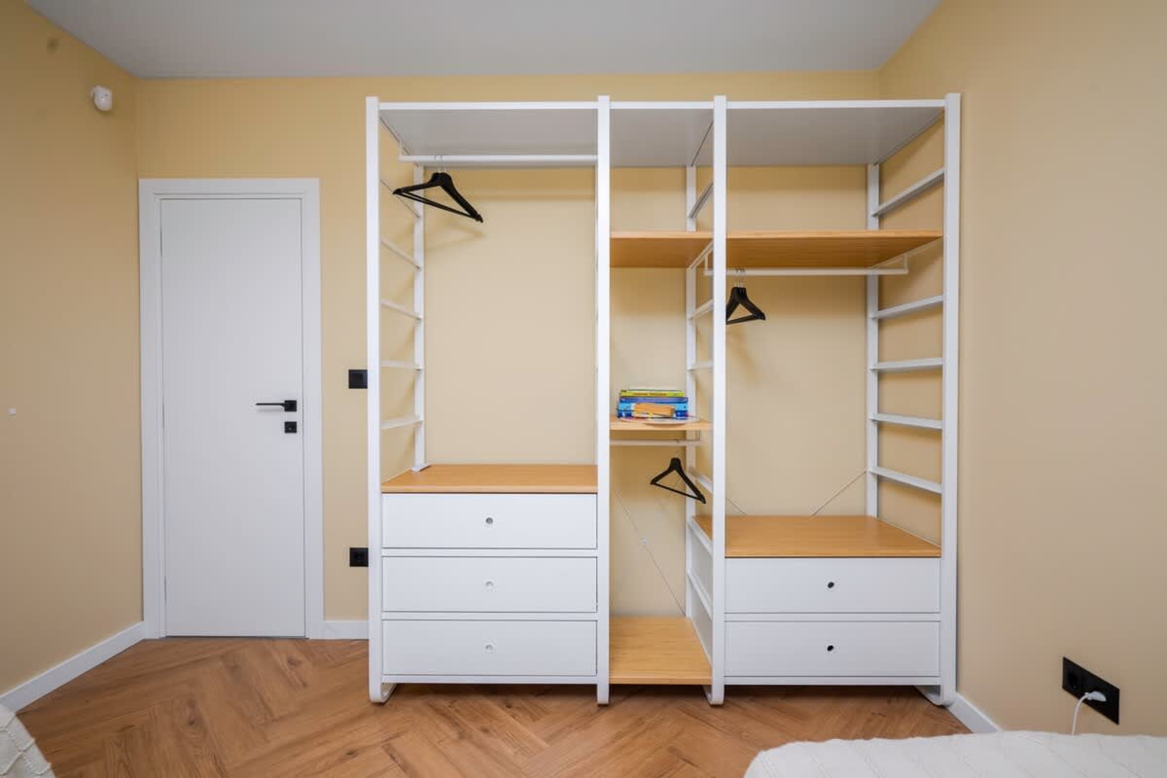 Scoutaround White Logo