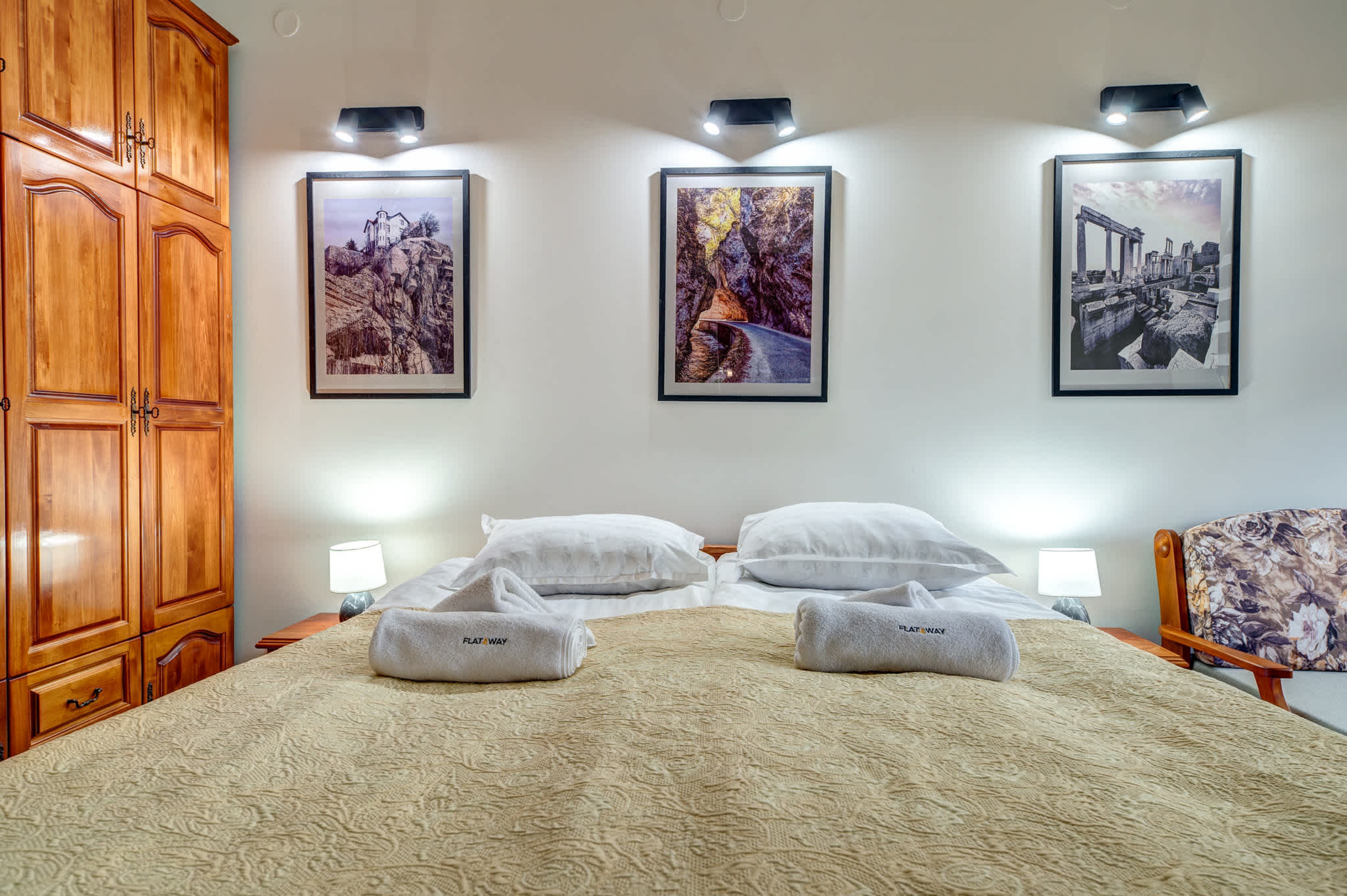 Scoutaround White Logo