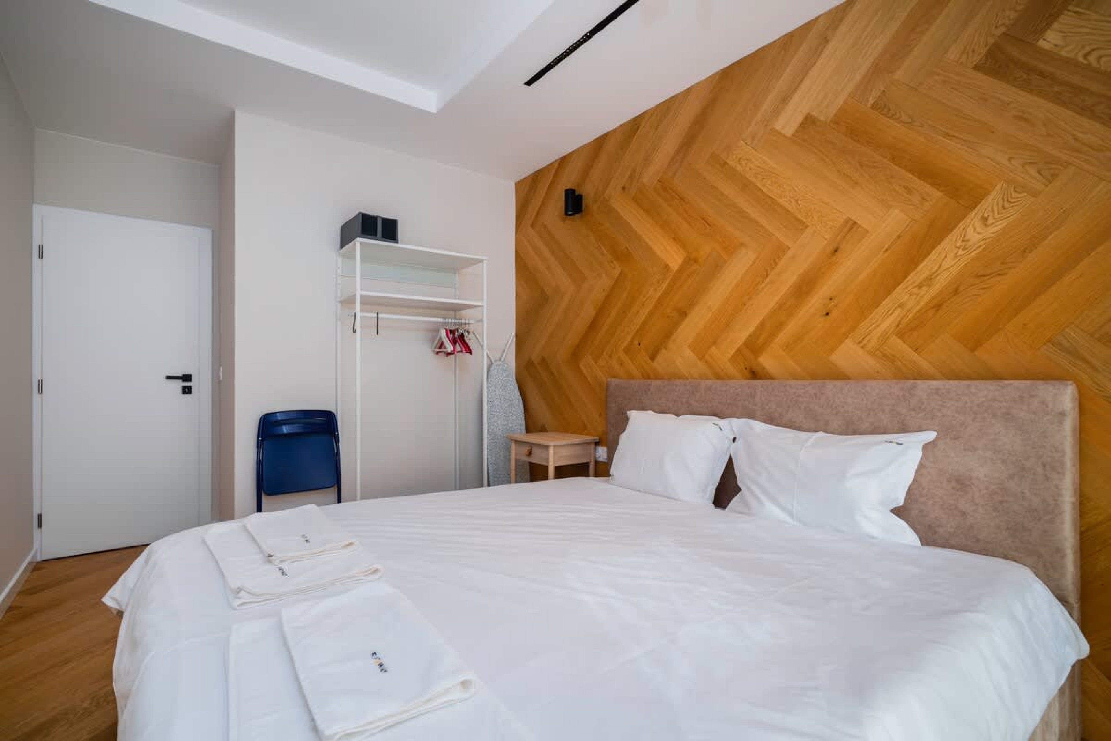 Scoutaround White Logo