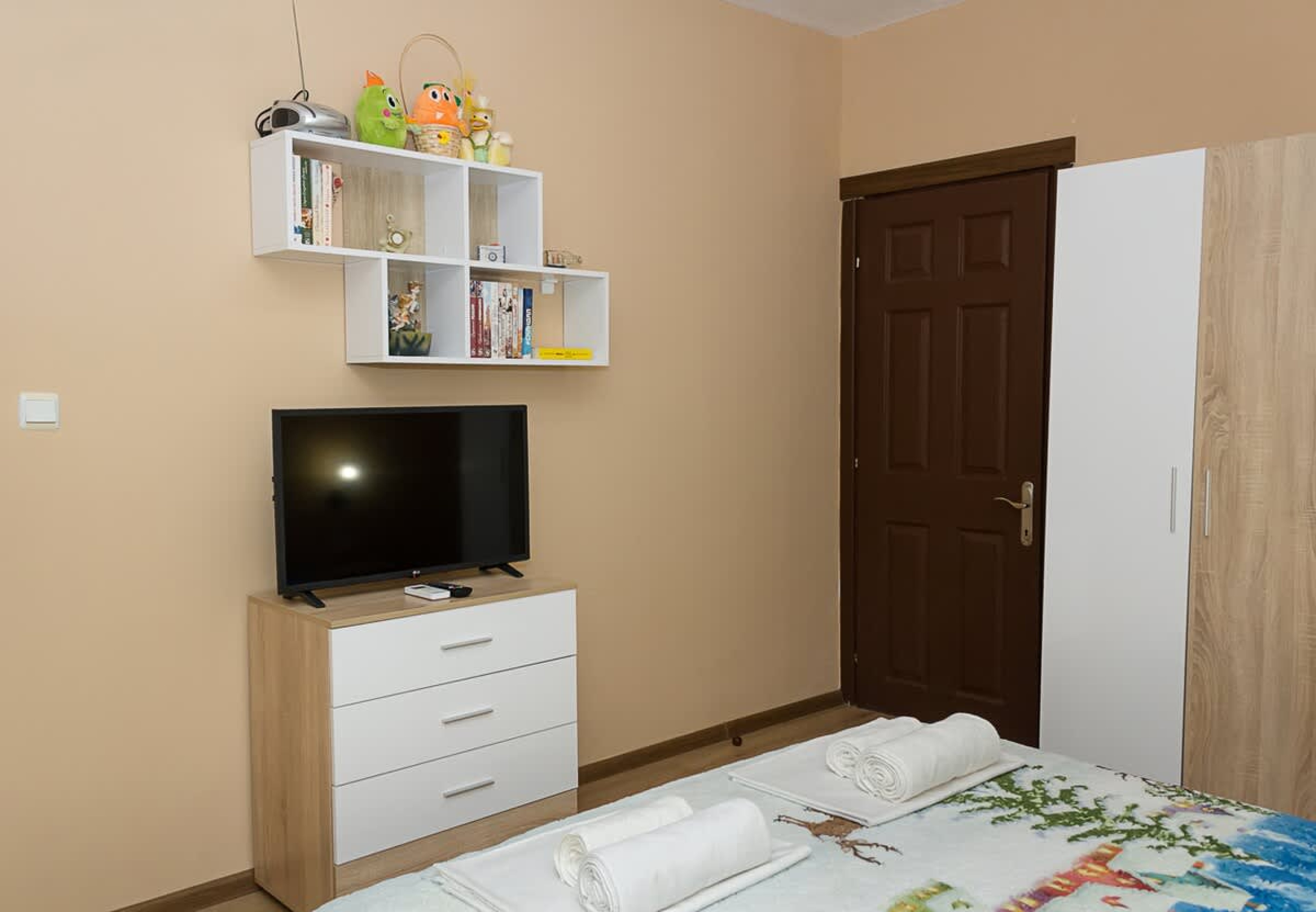 Scoutaround White Logo