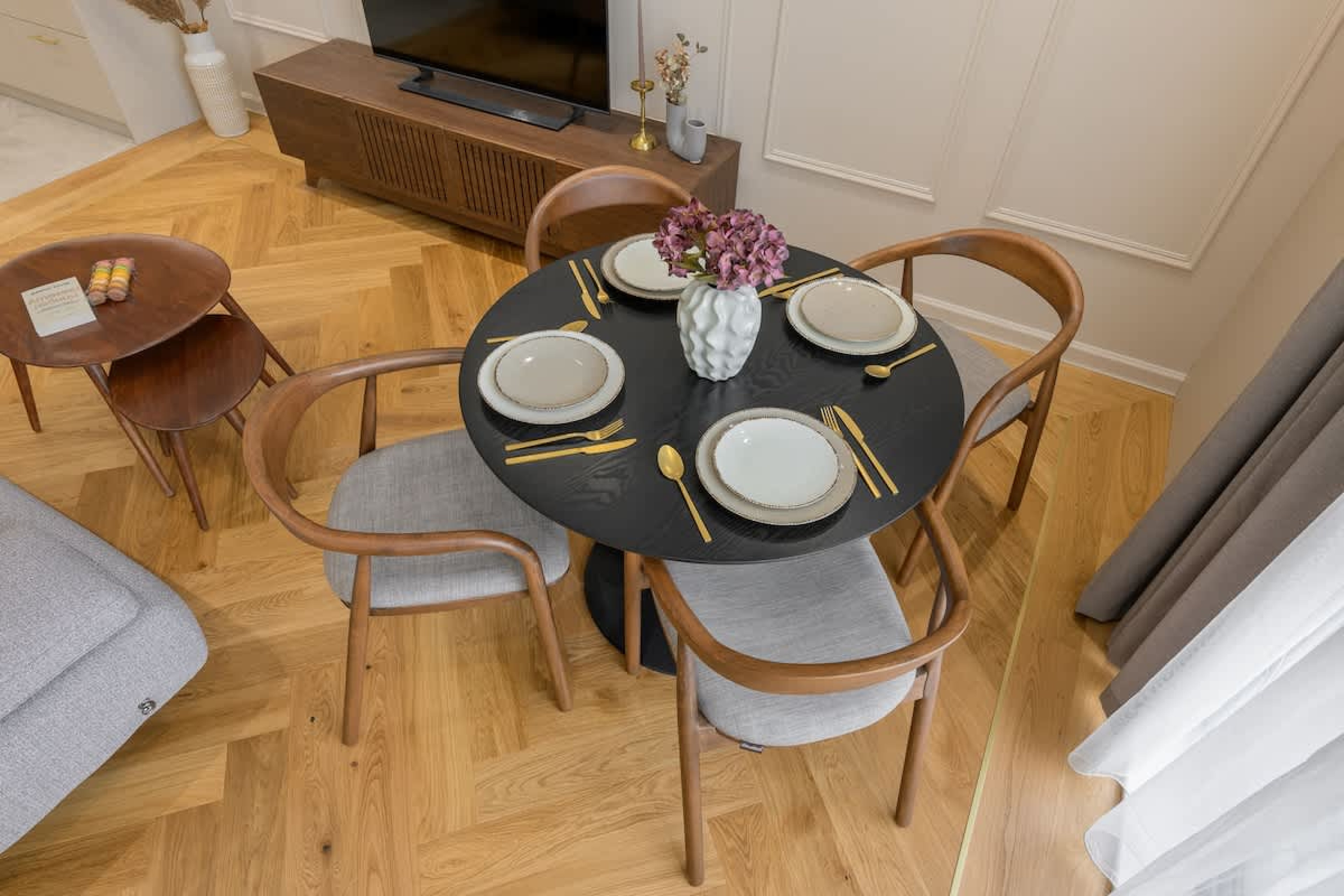 Scoutaround White Logo