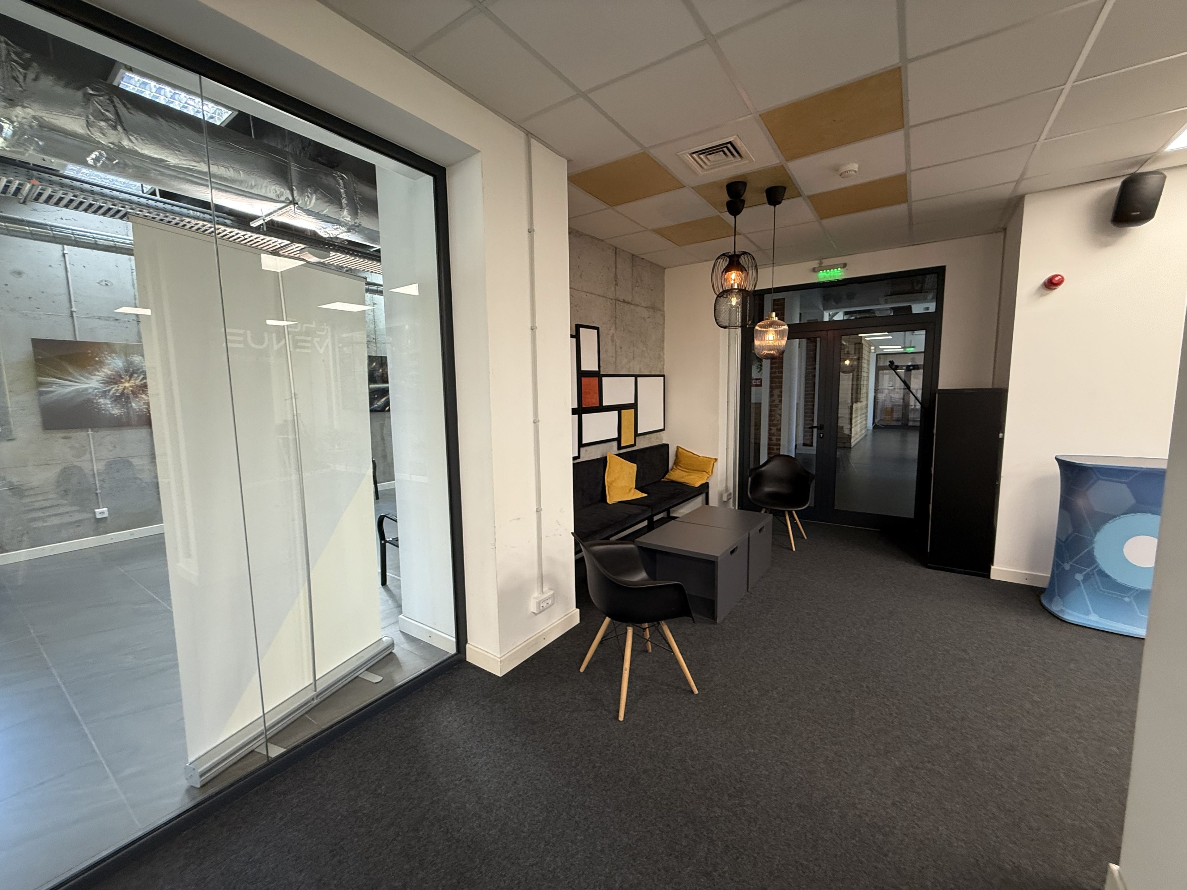 Scoutaround White Logo