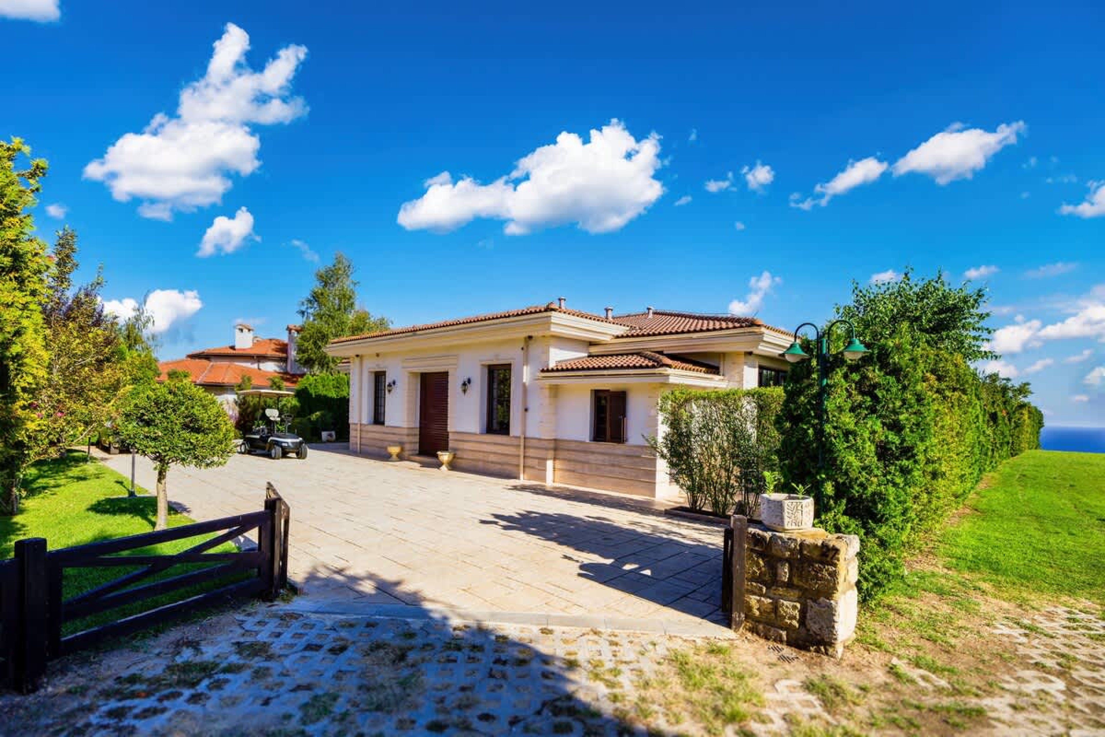 Scoutaround White Logo