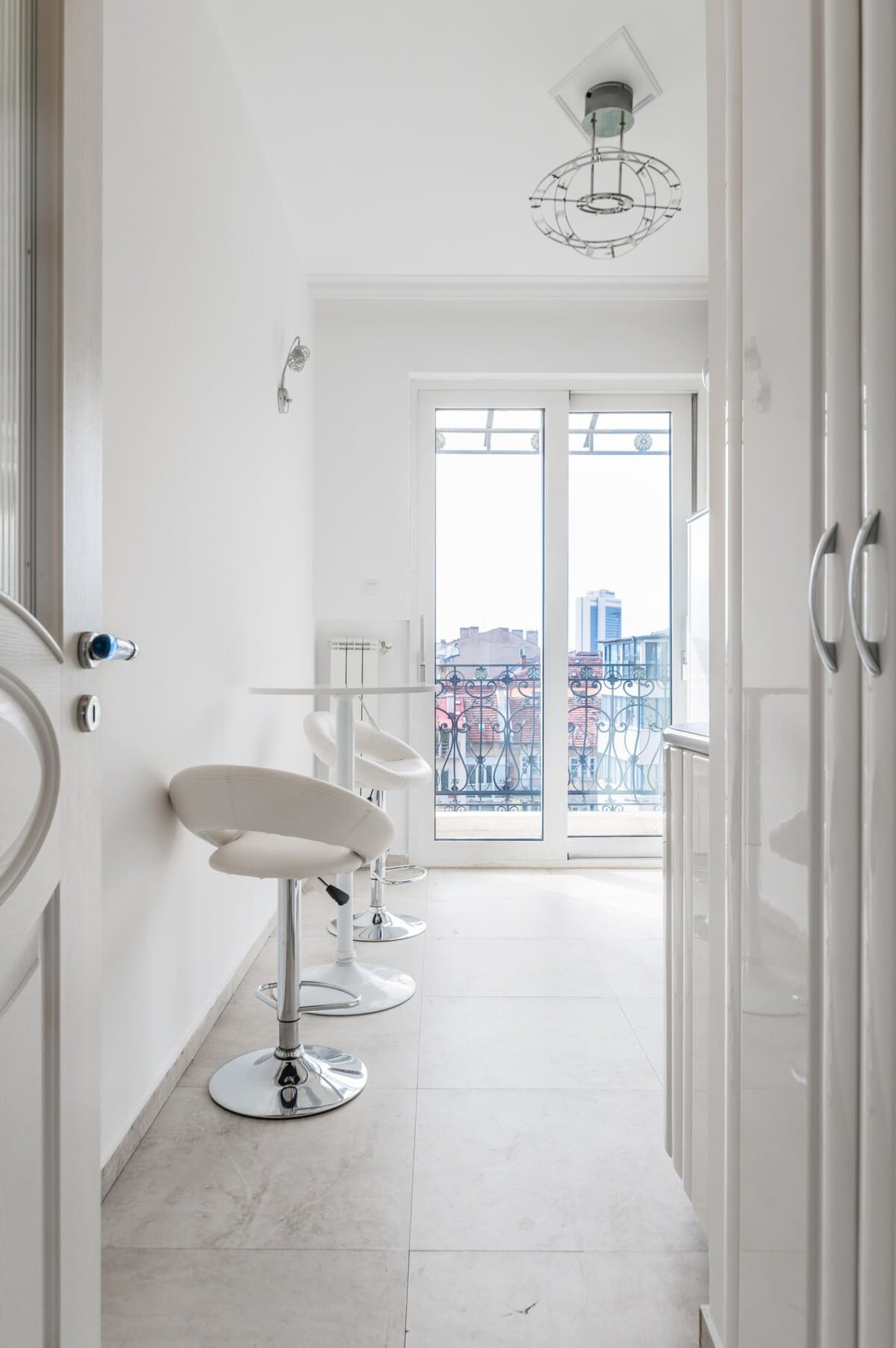 Scoutaround White Logo