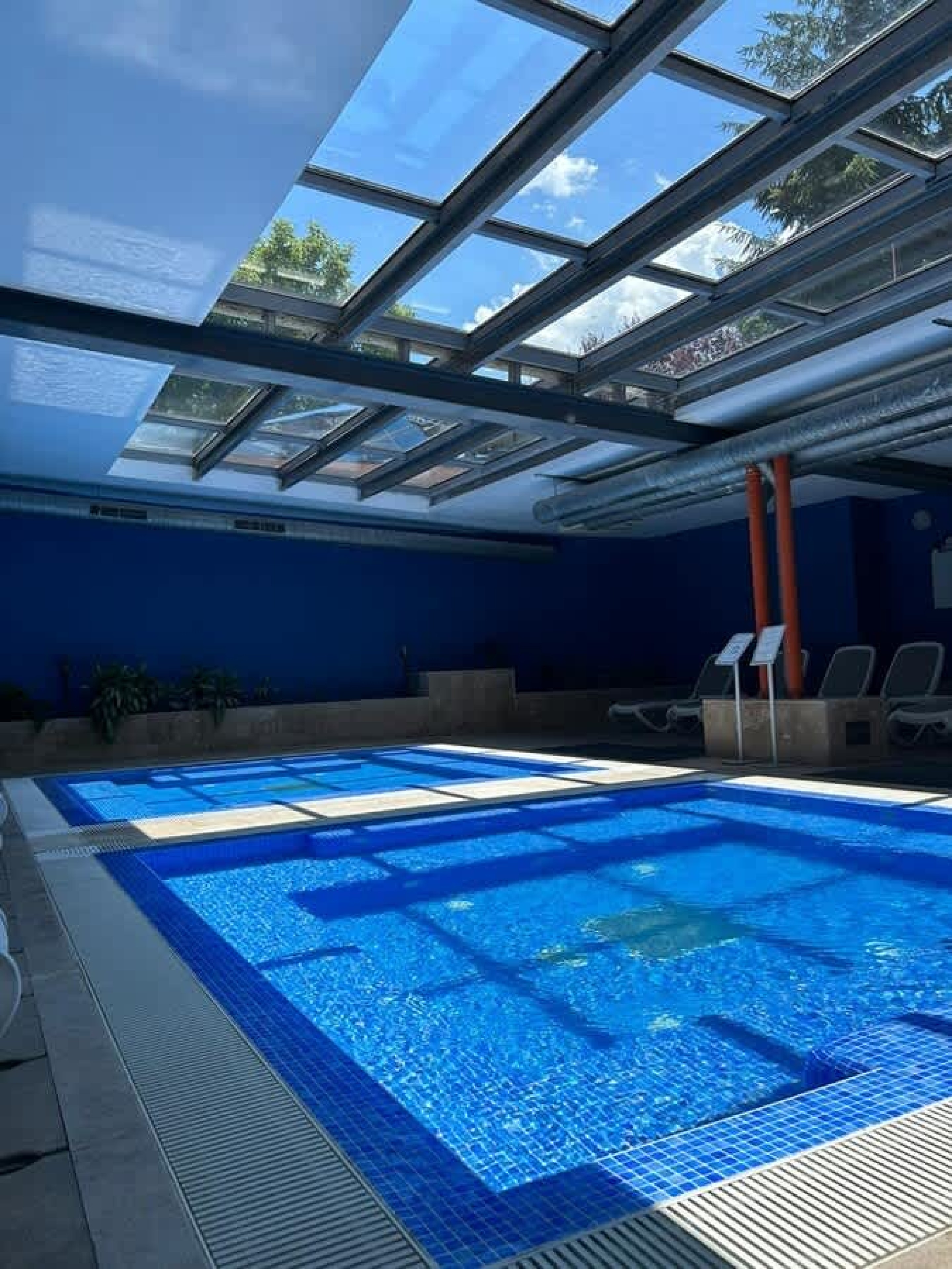 Scoutaround White Logo