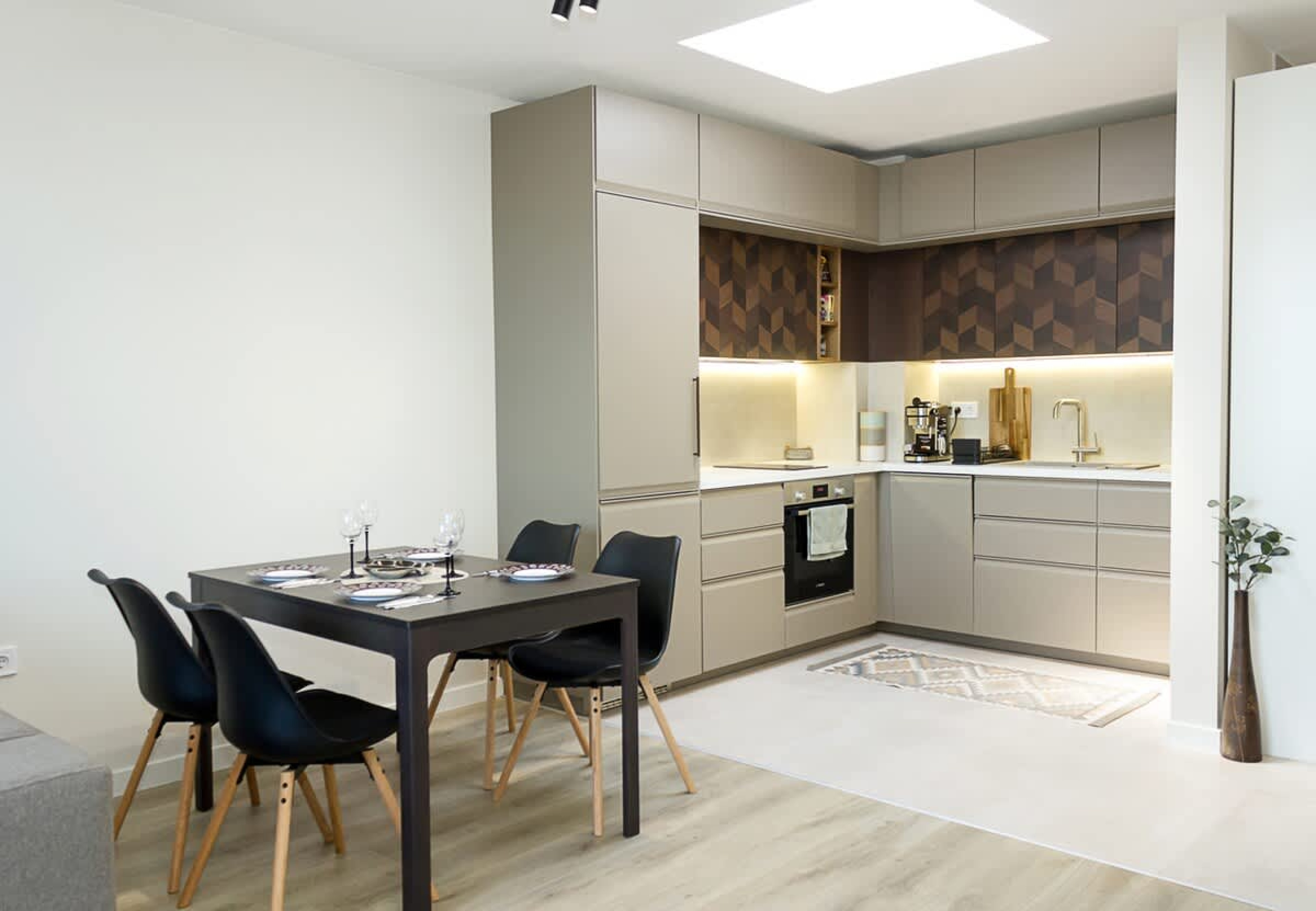 Sea View 1BD Modern Flat in Chayka - Cover Photo