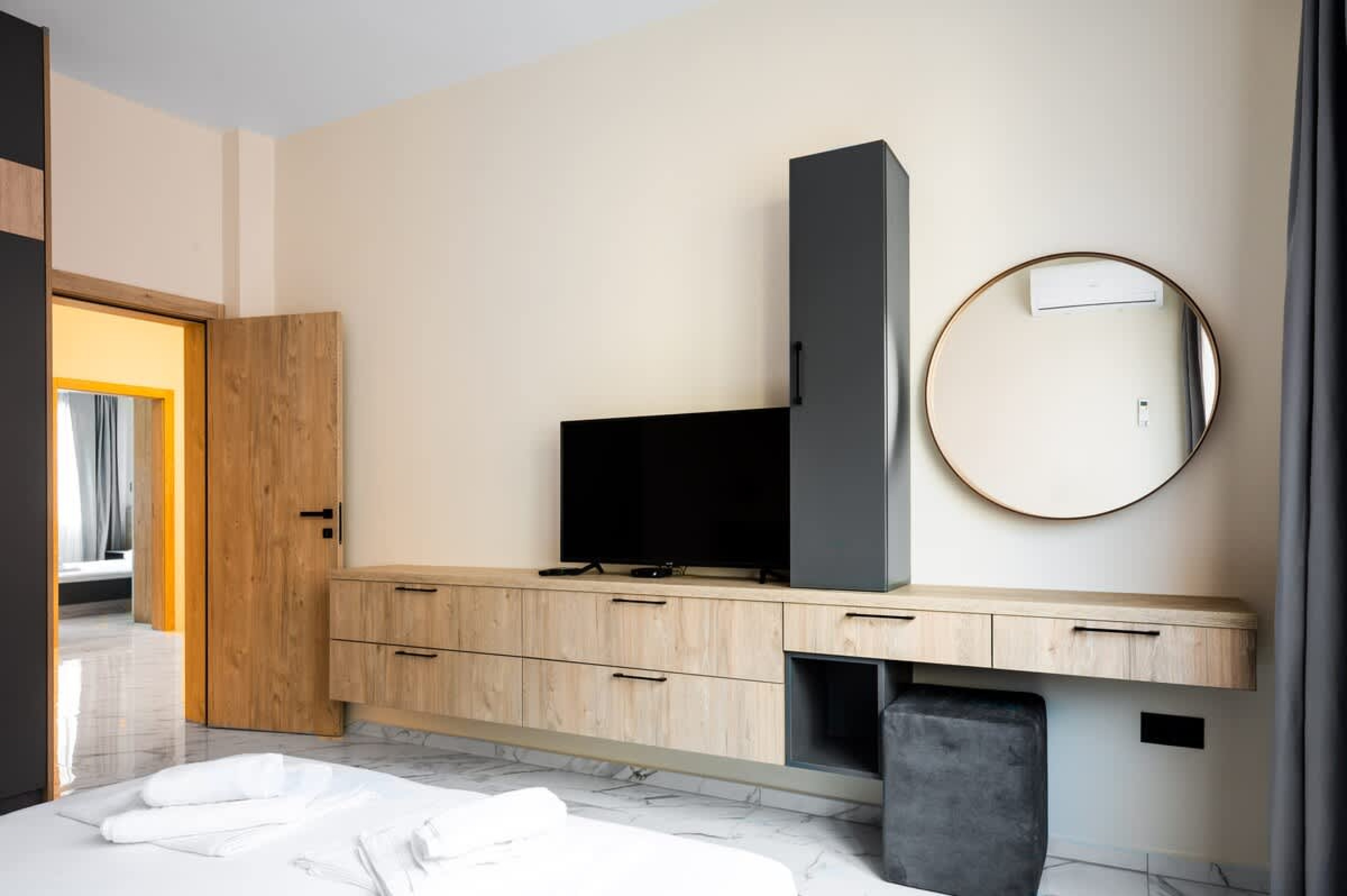 Scoutaround White Logo