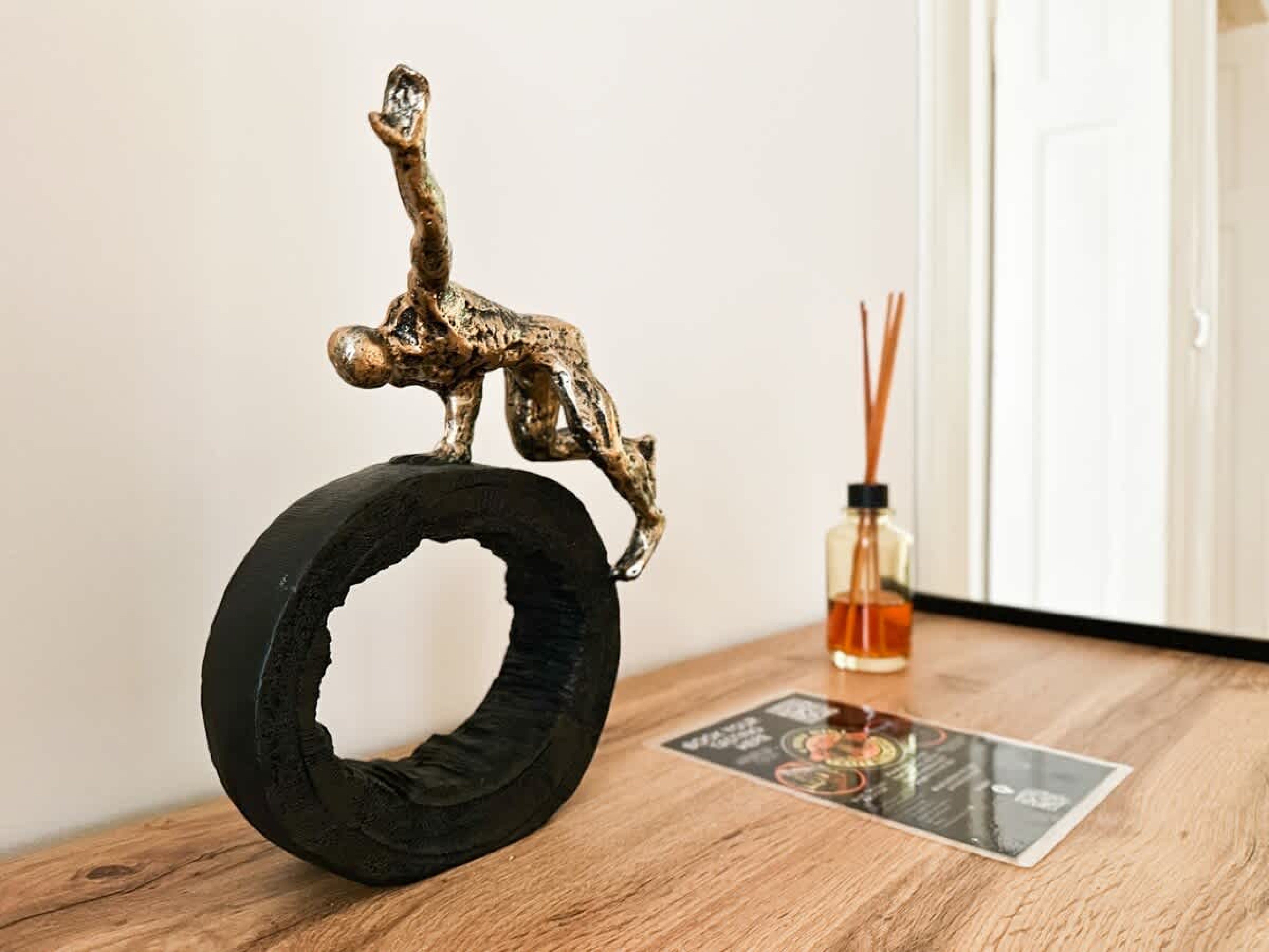 Scoutaround White Logo