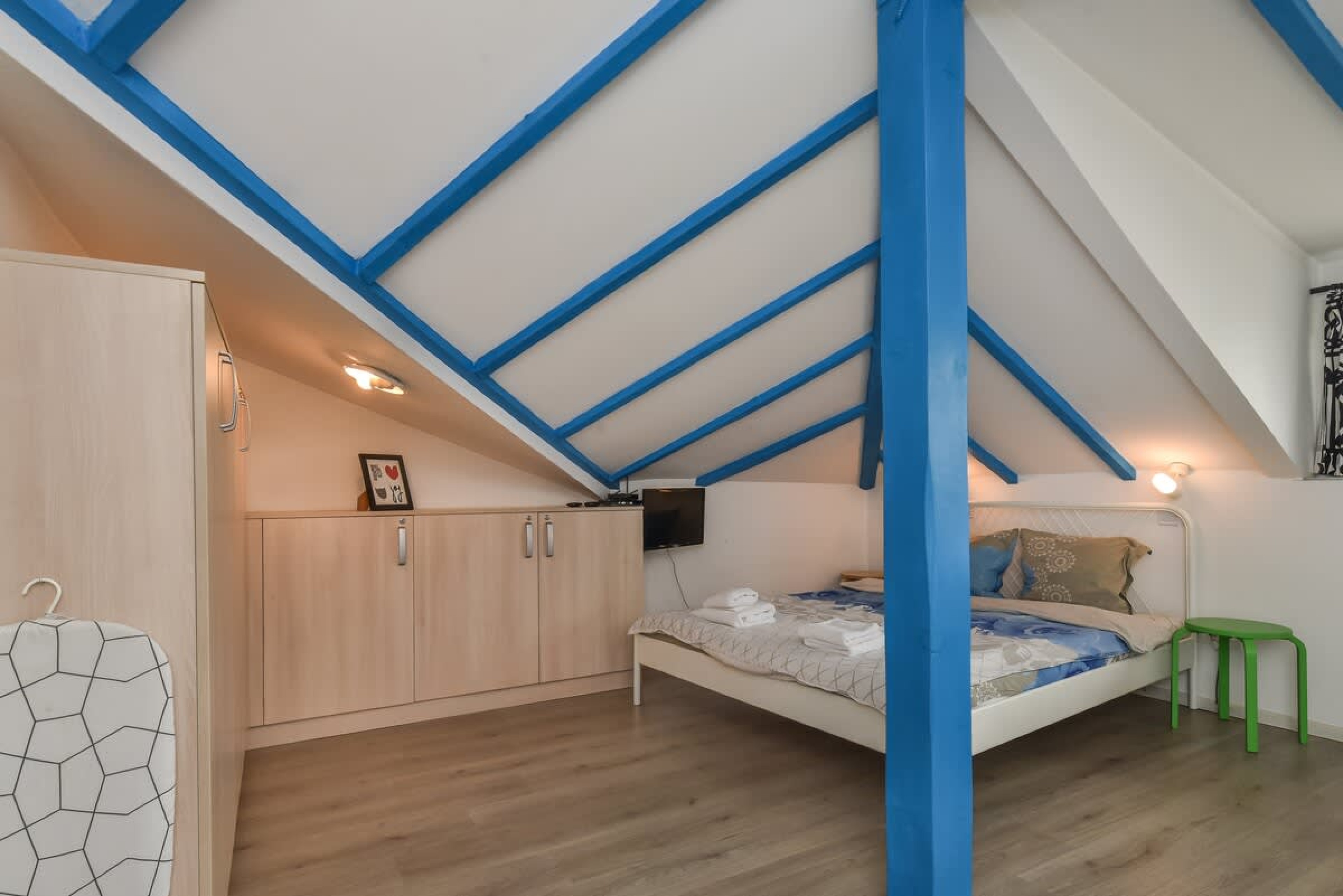 Scoutaround White Logo