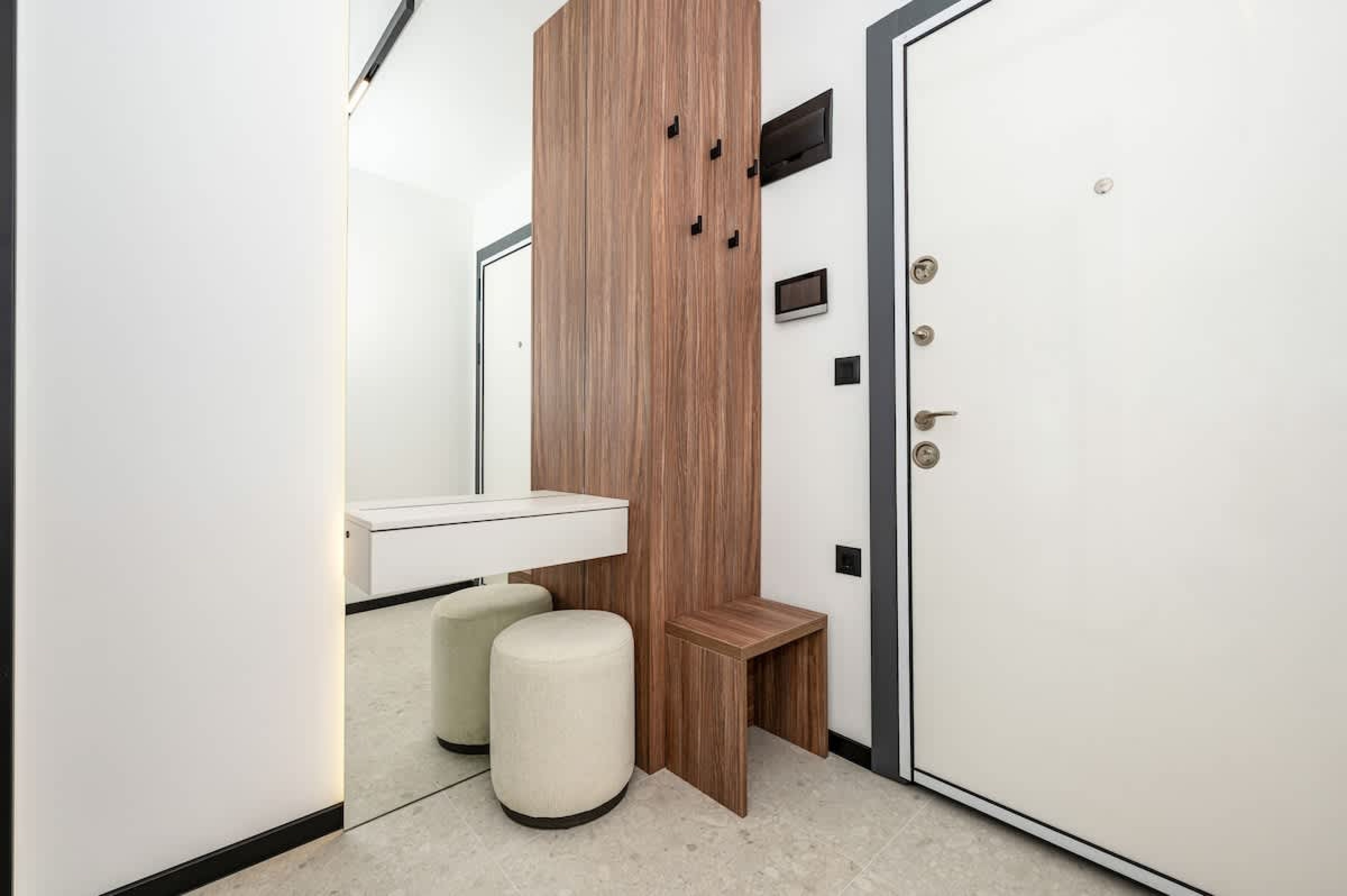 Scoutaround White Logo