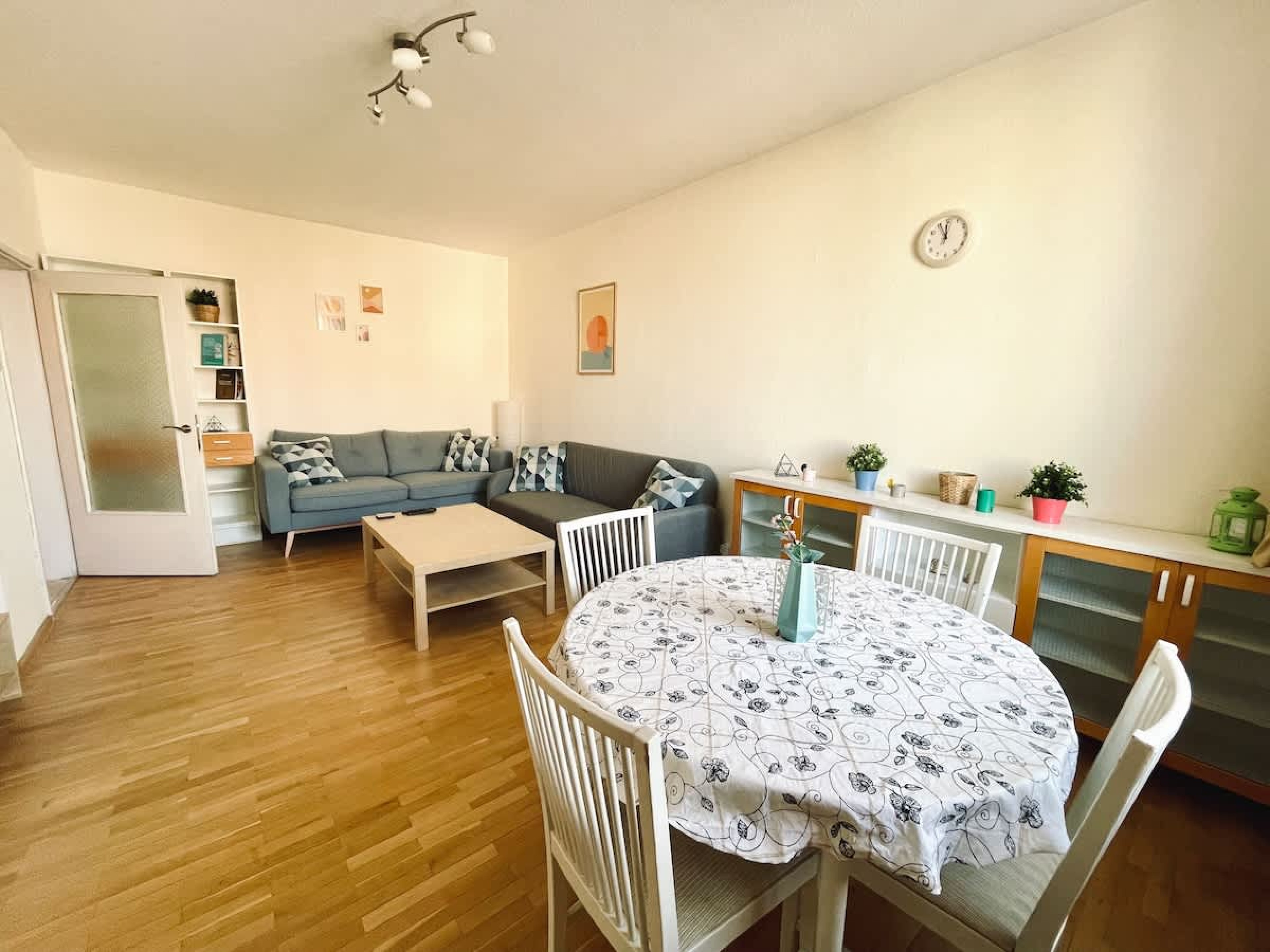 Scoutaround White Logo